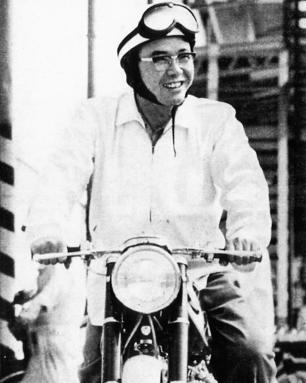 Honda Powersports USさんのインスタグラム写真 - (Honda Powersports USInstagram)「On this day in 1906, Honda's founder was born in a small village near Mount Fuji. From a young age, Soichiro Honda was fascinated by engines, and he helped at his father's bicycle-repair business. He eventually went into business producing piston rings, and in 1946, he began selling auxiliary motors to power bicycles--an effective, low-cost solution for customers in post-war Japan. His first production motorcycle--the Type A--followed a year later. By 1955, Honda had become Japan's largest motorcycle manufacturer. American Honda--the company's first international subsidiary--was born four years later.  Honda-san's biography and accomplishments are too lengthy to list here, but suffice to say that his DNA is still present in the company and its products. Happy birthday, Mr. Honda, and thank you. #HondaHeritage」11月18日 3時00分 - honda_powersports_us