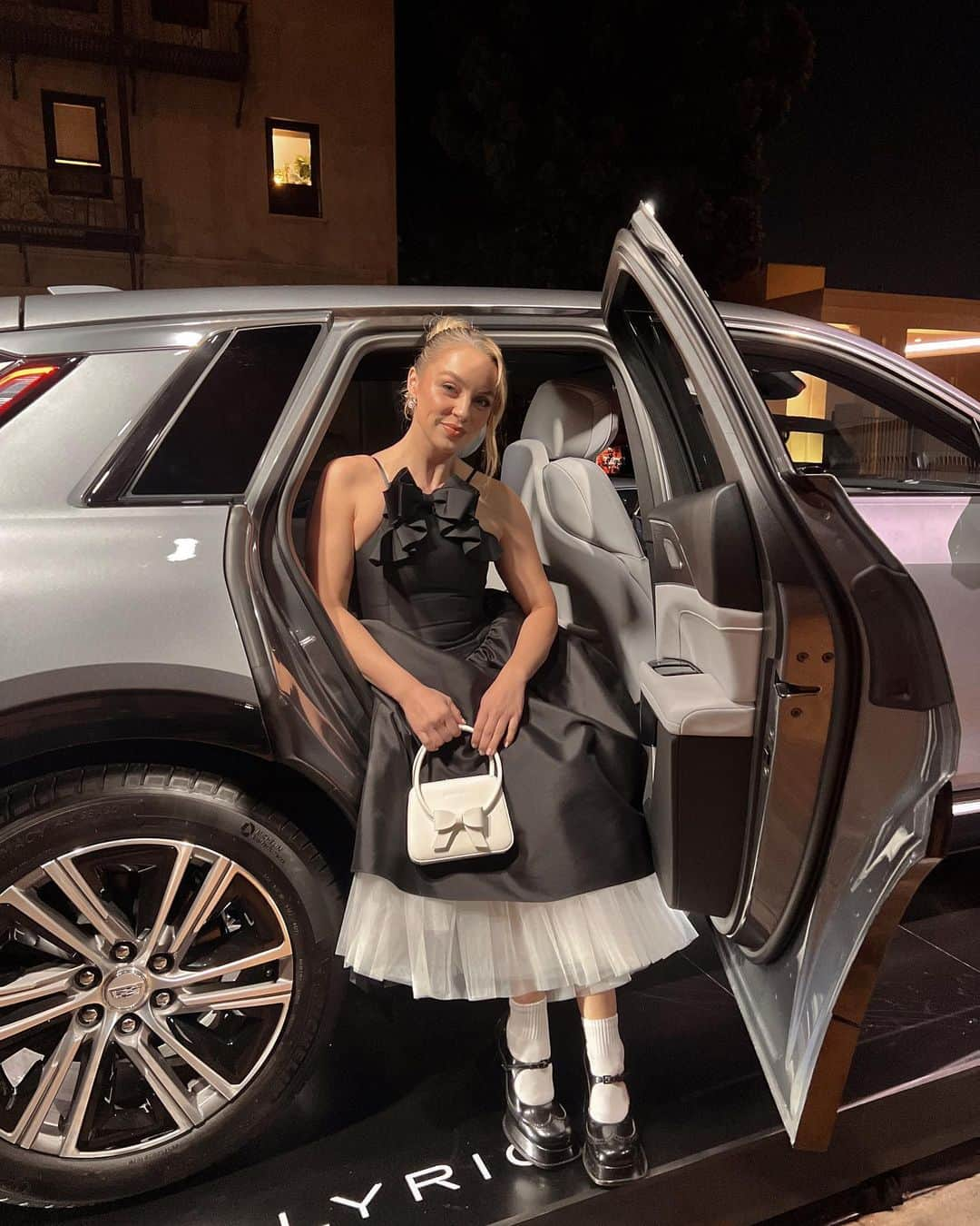 アレクサ・ロジーさんのインスタグラム写真 - (アレクサ・ロジーInstagram)「thank you @cadillac for having me at the @variety power of women event   & the duchess of sussex for being so bestie」11月18日 3時18分 - alexalosey