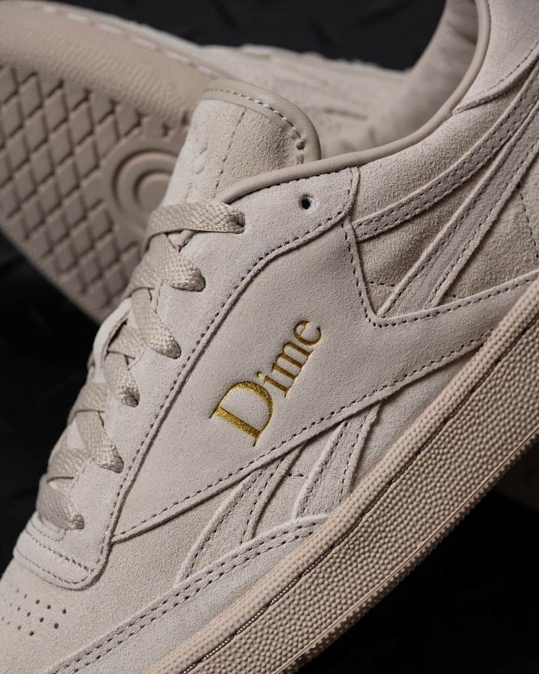 Reebokさんのインスタグラム写真 - (ReebokInstagram)「Dime x @reebok Club C Revenge and Bulc C 🌐 Nov. 18th 1pm EST dimemtl.com and 11am @dimestoremtl / available at select global retailers and reebok.com Nov. 25th」11月18日 3時21分 - reebok