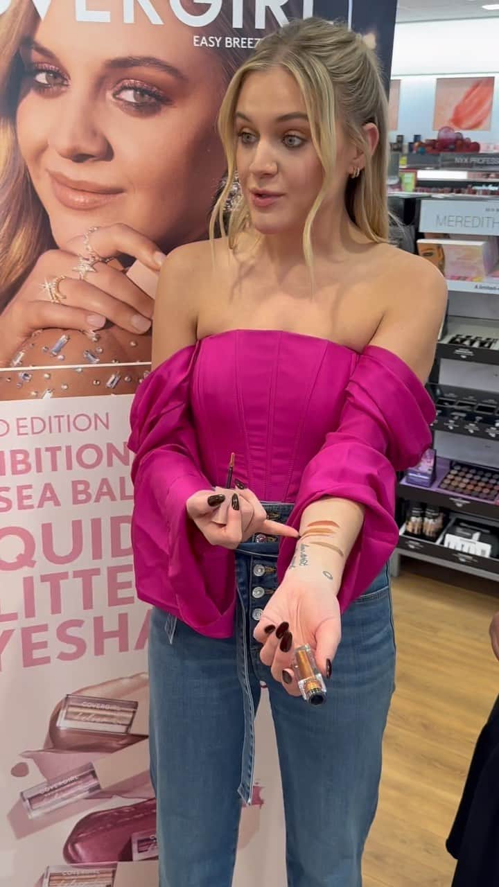 COVERGIRLのインスタグラム：「pov: you’re on your typical @ultabeauty run but @kelseaballerini is adding a little bit of ✨sparkle✨ to your cart   Shop our Limited Edition Exhibitionist by #kelseaballerini Liquid Glitter Eyeshadows now at #UltaBeauty   #easybreezybeautiful #ultahaul #covergirl」