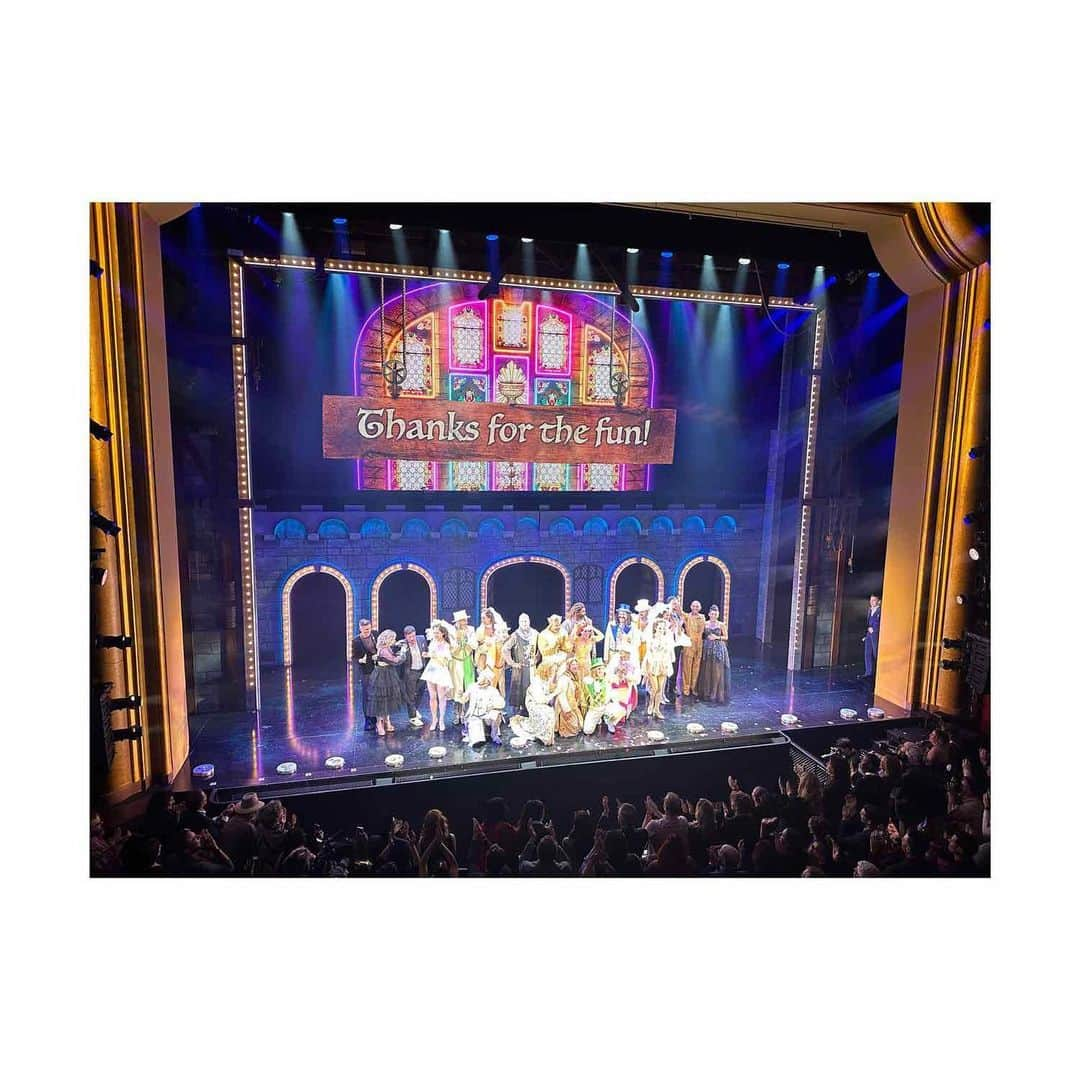 コビー・スマルダーズさんのインスタグラム写真 - (コビー・スマルダーズInstagram)「So proud watching my beloved @tarzannoz and the rest of the phenomenal cast of @spamalotbway in their opening night performance. It was a magical night. Bravo. ♥️👏」11月18日 3時32分 - cobiesmulders