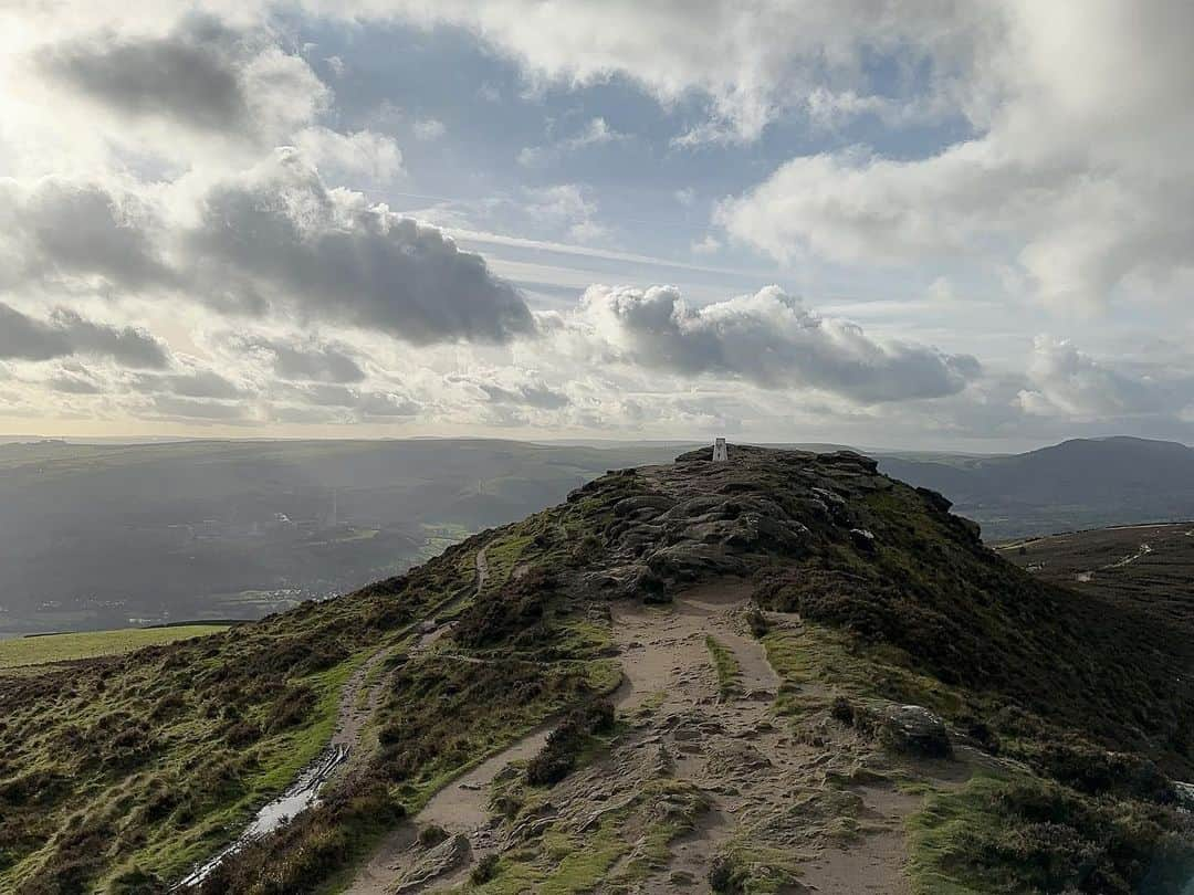 ジョーイ・バートンさんのインスタグラム写真 - (ジョーイ・バートンInstagram)「Lovely day out climbing in the Peak District today…  #kaizen」11月18日 3時36分 - joey7bartonofficial