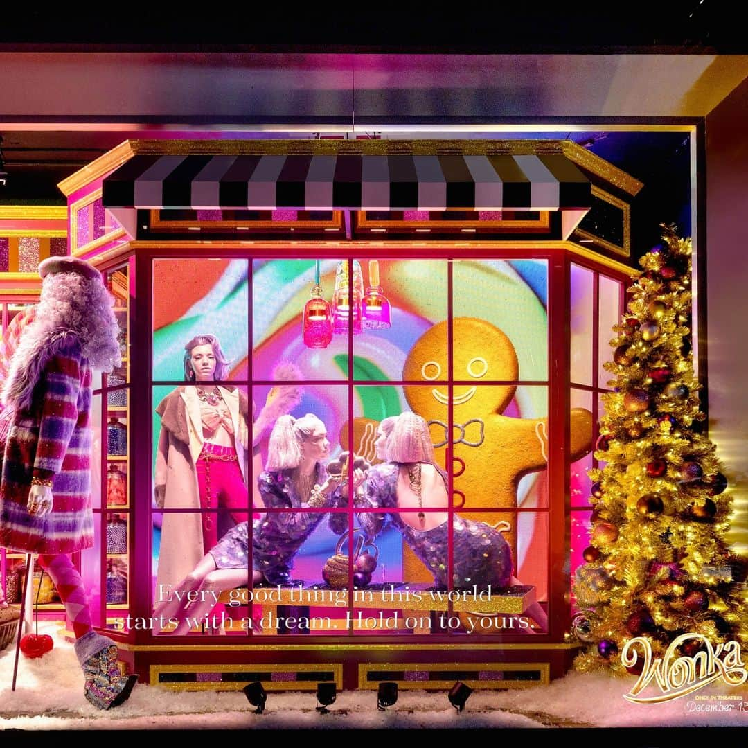 Bloomingdale'sのインスタグラム：「About last night: We kicked off the Best Holiday Ever at 59th Street and unveiled our legendary holiday windows (inspired by the magical, upcoming Wonka film) with host @amberruffin, a special appearance from Jonathan Groff, and epic performances from Broadway stars @thenormlewis and @jessicavosk! Let the season *officially* begin ✨🍫  #WONKA #WONKAMOVIE」