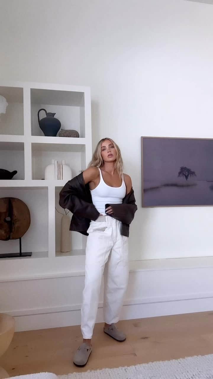 Cara Van Brocklinのインスタグラム：「I found you guys the perfect jeans for Thanksgiving 😏. And you can get them for 25% off today https://liketk.it/4o5wH」