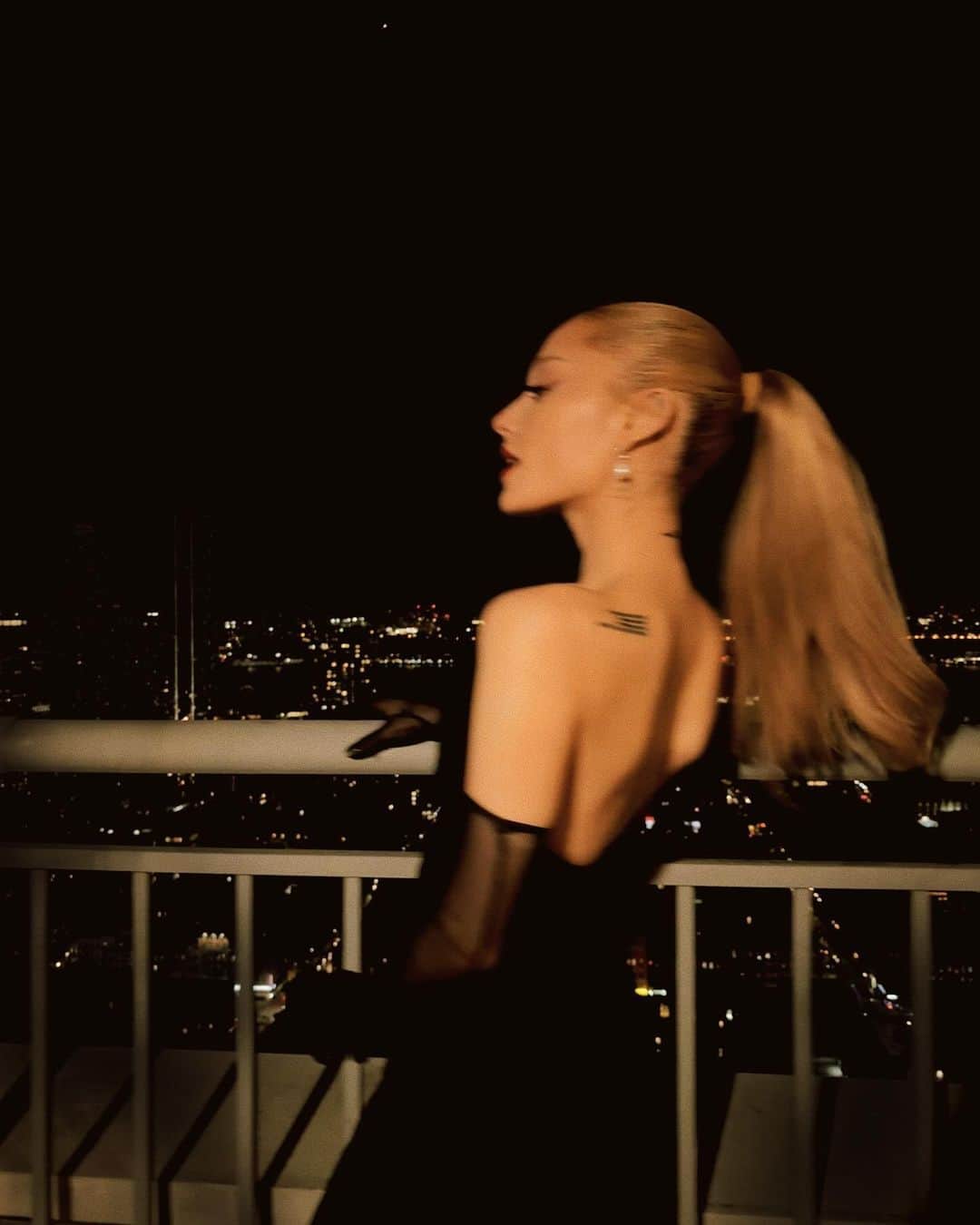 アリアナ・グランデさんのインスタグラム写真 - (アリアナ・グランデInstagram)「♡ 🫀」11月18日 3時41分 - arianagrande