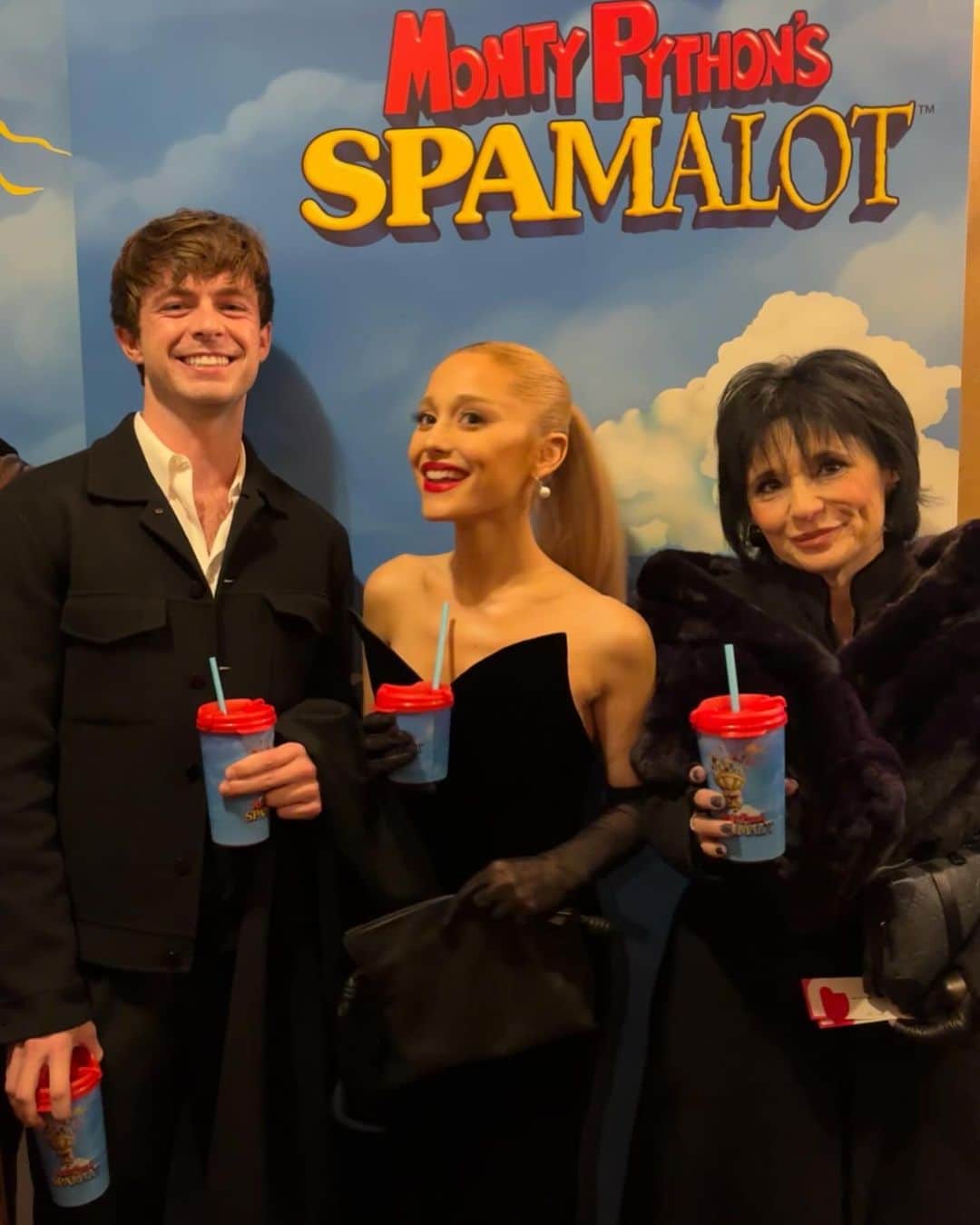 アリアナ・グランデさんのインスタグラム写真 - (アリアナ・グランデInstagram)「♡ 🫀」11月18日 3時41分 - arianagrande