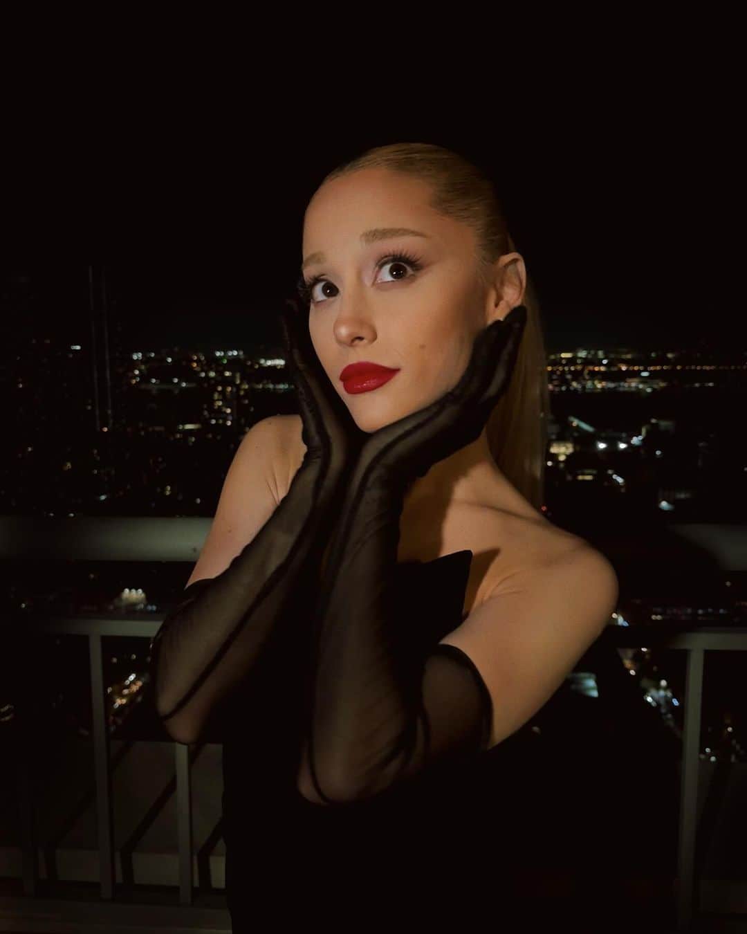 アリアナ・グランデさんのインスタグラム写真 - (アリアナ・グランデInstagram)「♡ 🫀」11月18日 3時41分 - arianagrande