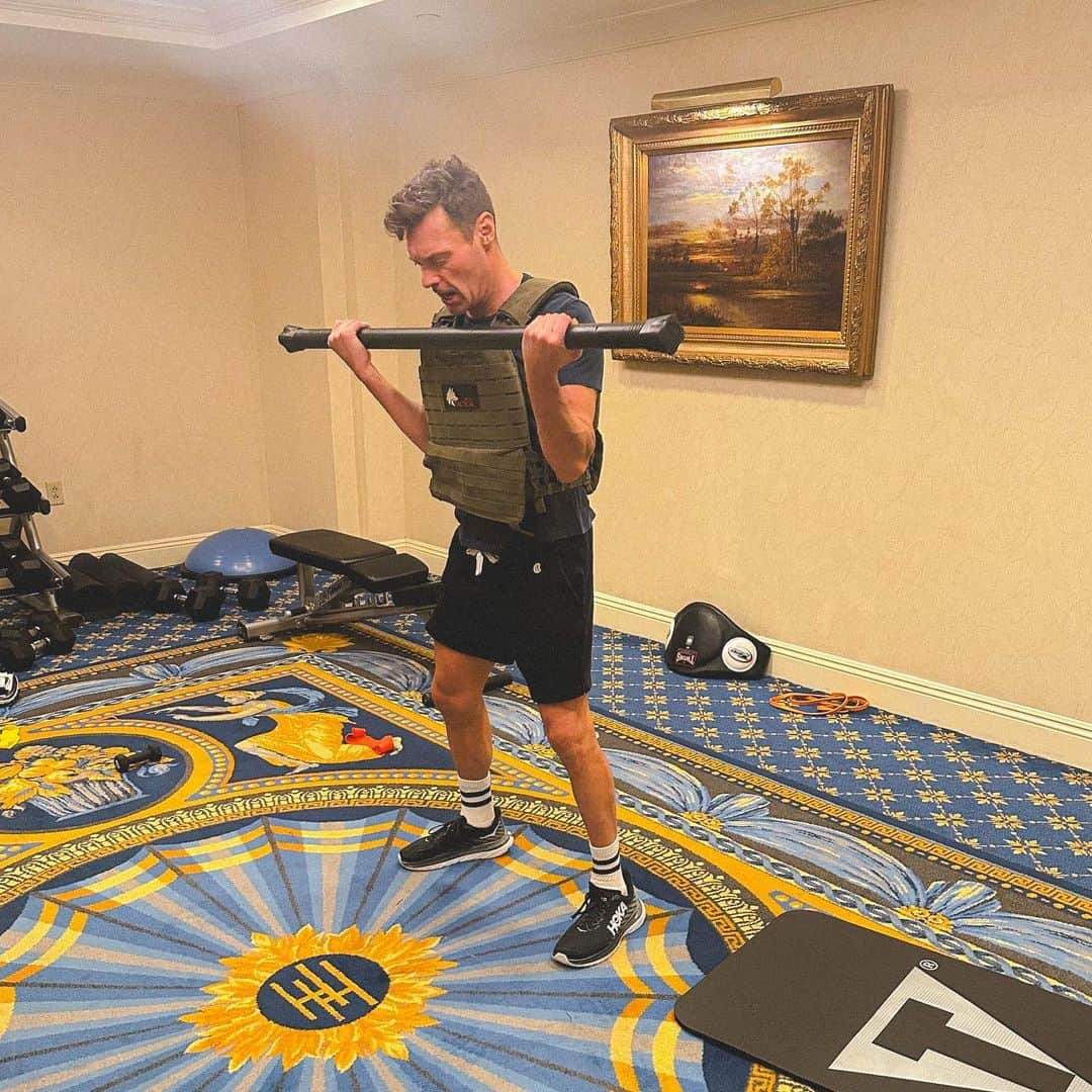 ライアン・シークレストのインスタグラム：「This carpet is making me feel a bit underdressed. Thanks @jarrod_houston for this #workoutoftheday, I’m still limping」