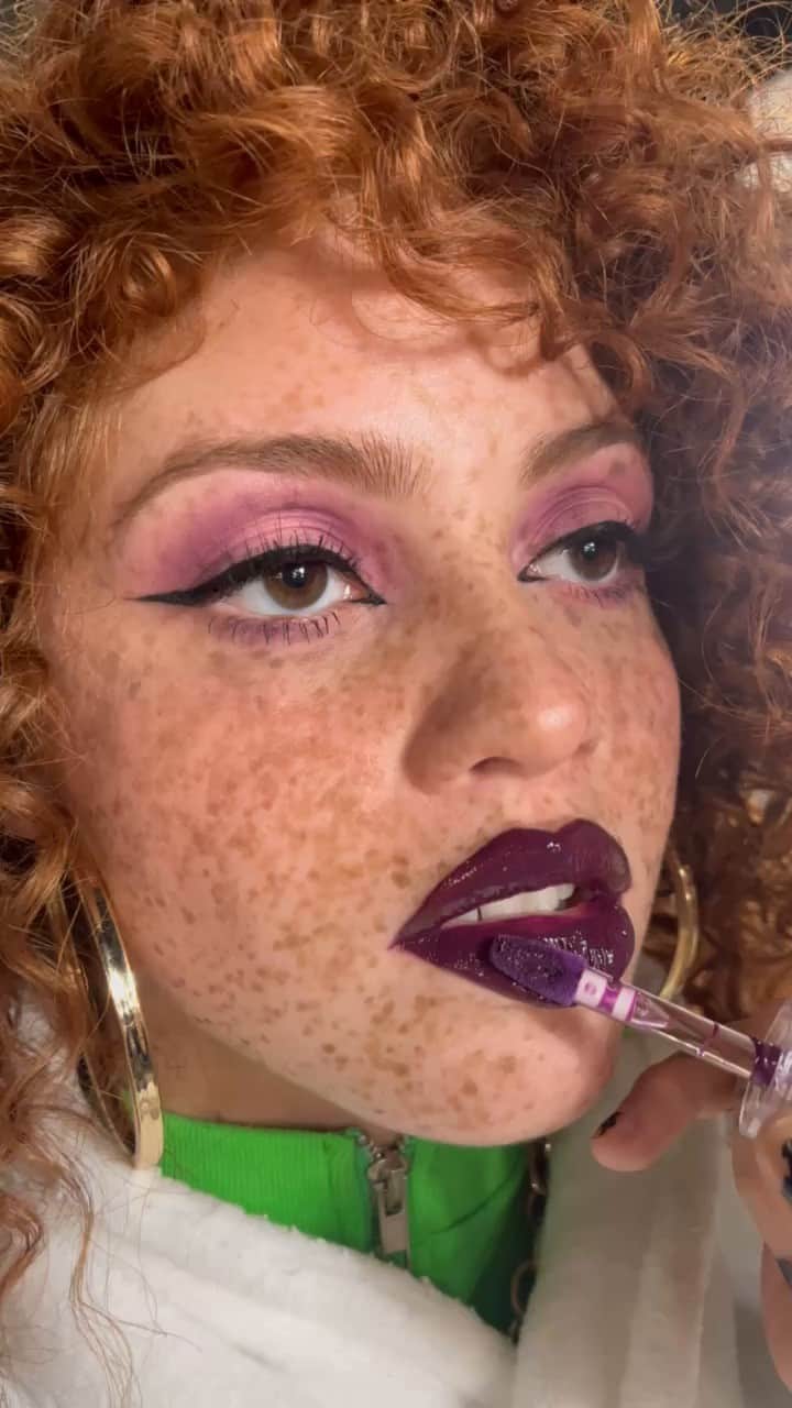 NYX Cosmeticsのインスタグラム：「can we talk about the DUCKING pigment!!! 🔥😮 Duck Plump really is that girl 💅 giving you high shine + instant AND over time plumping in one easy swipe  @uhhpaola wears Duck Plump Extreme Sensation Plumping Gloss in shade 'Pure Plum-p' 💜✨  • #DUCKPLUMP #nyxcosmetics #nyxprofessionalmakeup #crueltyfree #veganformula」
