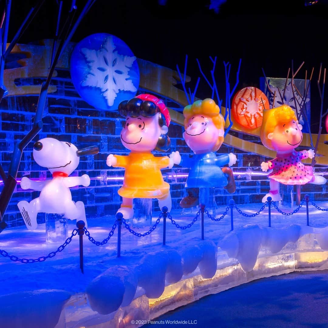 スヌーピーのインスタグラム：「Experience “A Charlie Brown Christmas” with ICE!, an immersive holiday experience, now open at Gaylord Palms Resort in Kissimmee, Florida! See Charlie Brown, Snoopy, Linus, Lucy, and the rest of the Peanuts gang in three dimensions, all hand-carved from 1,000 tons of ice. Visit the link in bio for more info.」