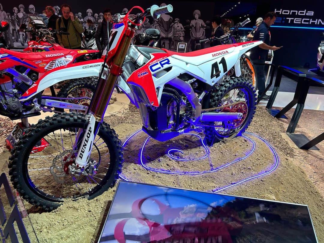 Racer X Onlineのインスタグラム：「Scott & Dustin’s Excellent Adventure 🤙🏼 They saw some interesting bikes @eicmaofficial in Milan 🇮🇹 What bikes you trying to ride⁉️#eica」