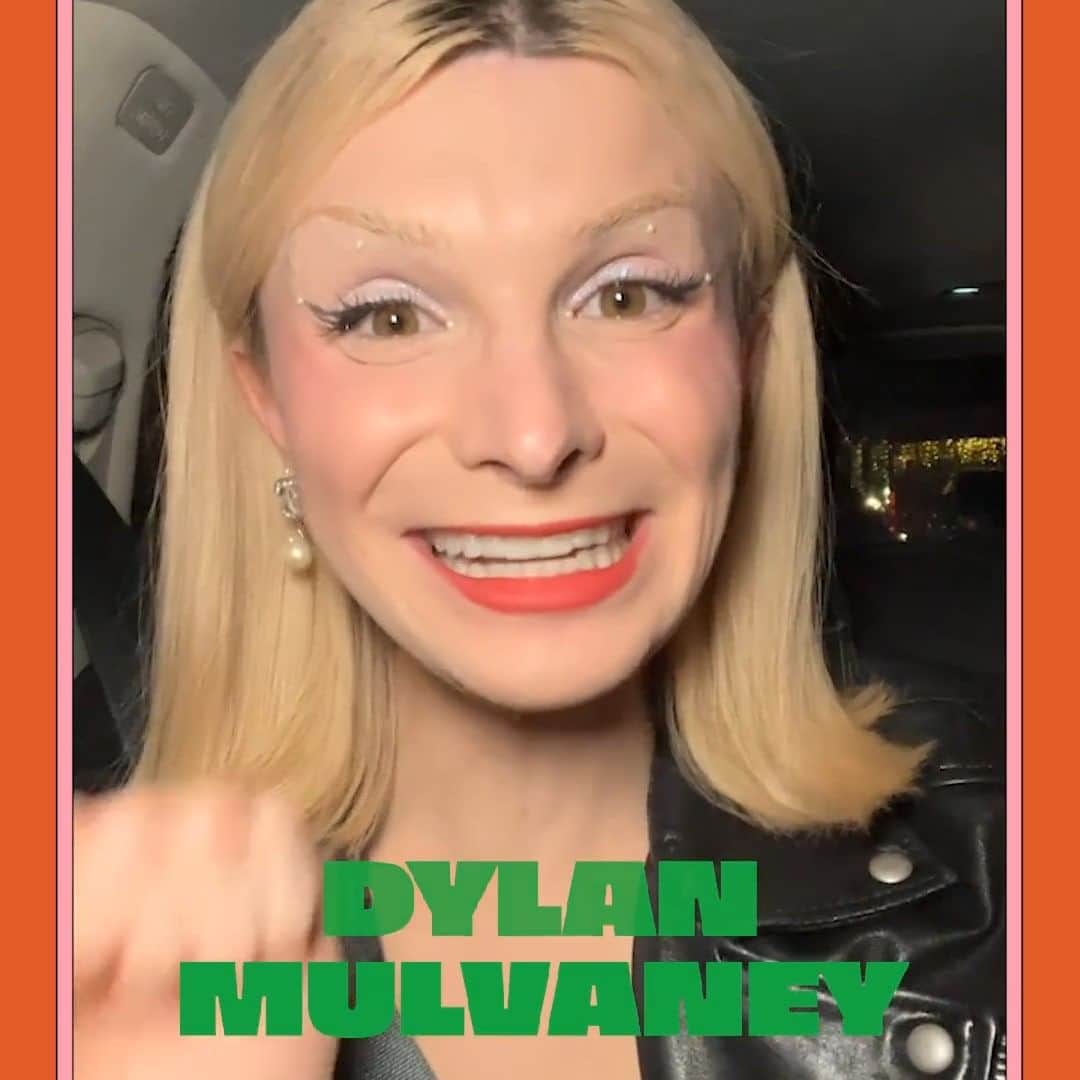Teen Vogueのインスタグラム：「The way I am fully sat for @dylanmulvaney 🙇‍♀️ Don't miss her at #TeenVogueSummit tomorrow –– head to the link in bio to tune in live ✨」