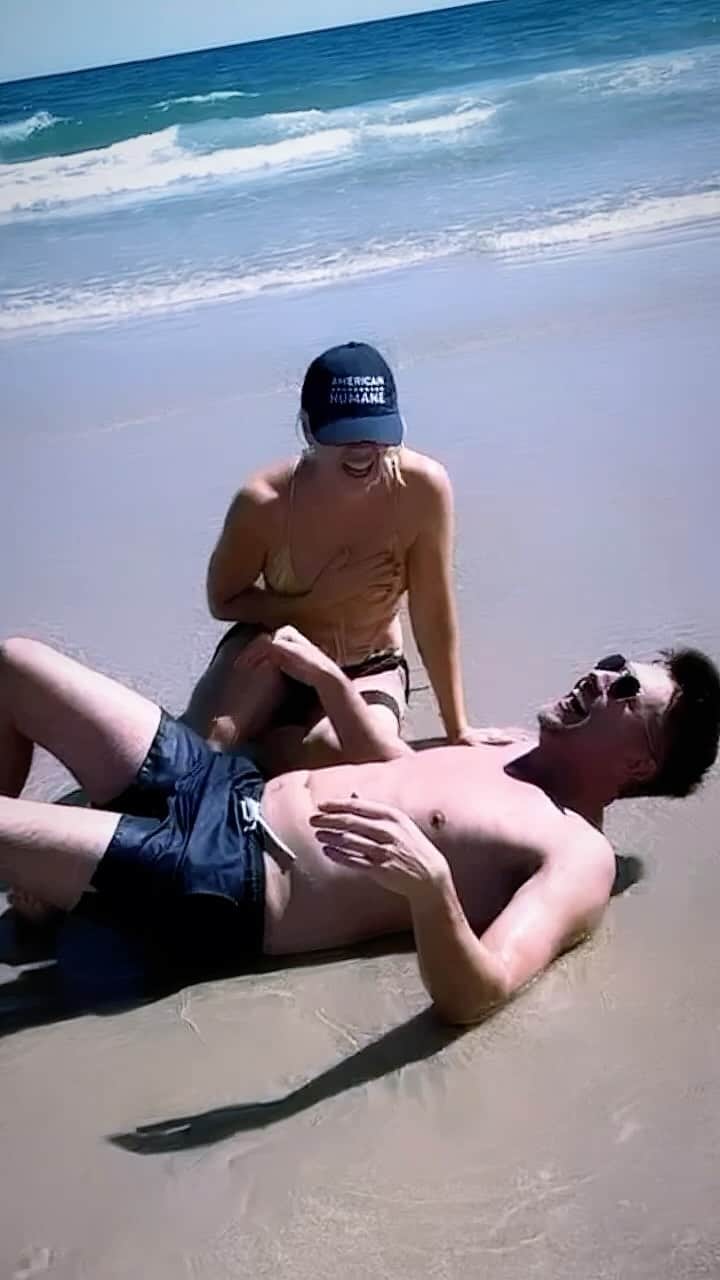 ジェニー・ガースのインスタグラム：「Don’t try this at home #nailedit」