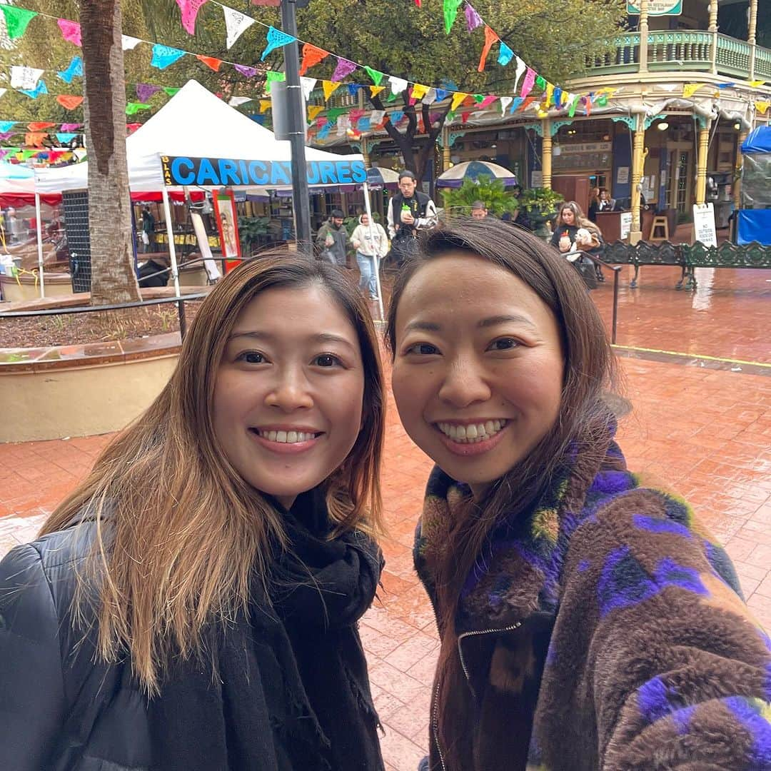 空まどかさんのインスタグラム写真 - (空まどかInstagram)「WELCOME TO TEXAS!!!!!!! My childhood friend visited me in Austin!! I appreciate our friendship🥂✨ XOXO😘   小学校から高校まで一緒！ 誕生日から血液型まで一緒！ 双子ちゃんがテキサスに〜♡  アメリカ国旗でお出迎え♡ 今でもずっとご縁があって、 仲良くしていられることに感謝☺️  色んなことを経験すると 感謝が深くなって 人生がより彩りを増しますね💕  人生今が一番幸せ✨✨って ずっと言ってられるように 更新していくぜーーー🚀」11月18日 4時32分 - sky_madoka