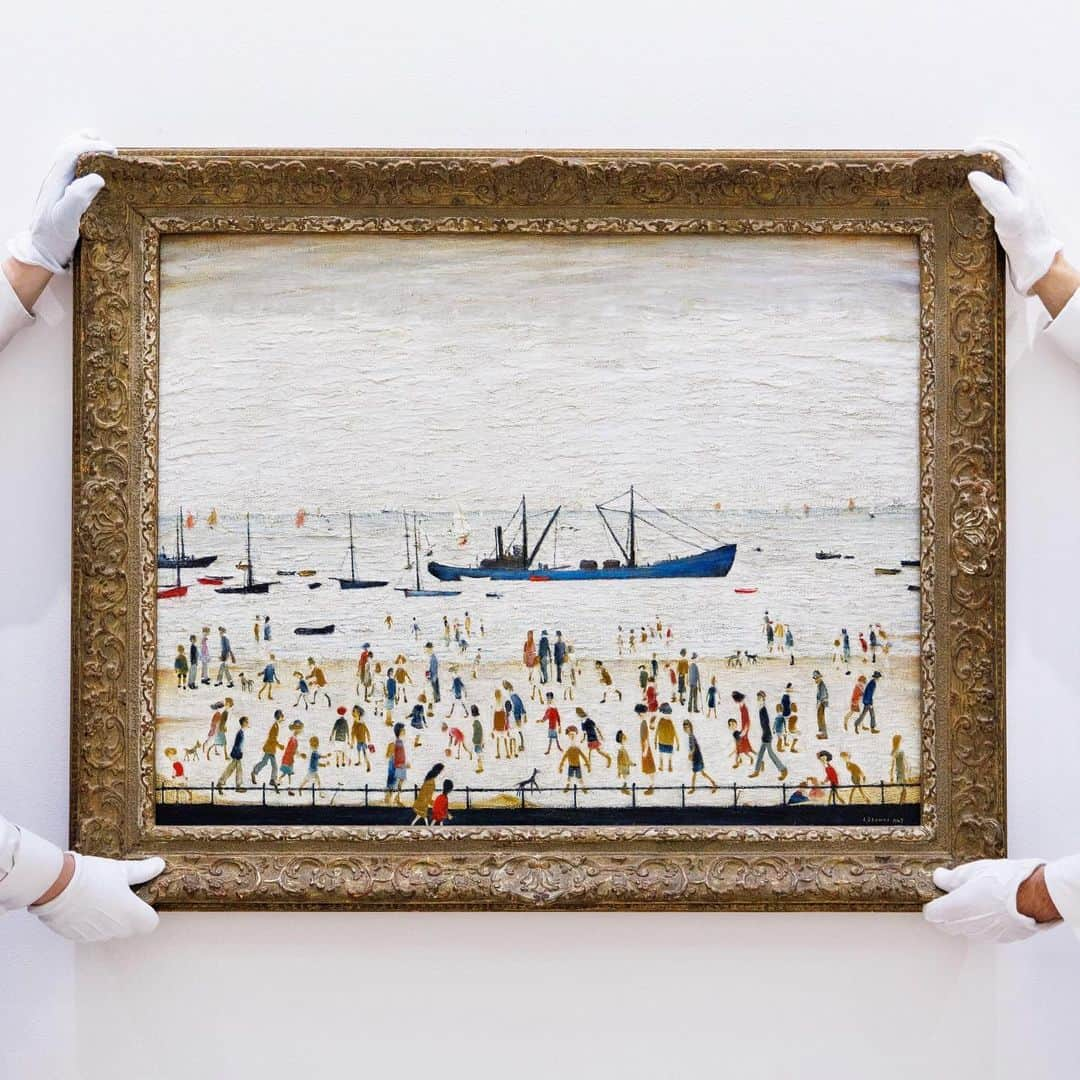 サザビーズのインスタグラム：「“I'm very fond of ships. The sea, too, I love. To watch it is like letting off steam: it's so vast.” –L.S. Lowry   The sea was a lifelong inspiration for L.S. Lowry—some of his first drawings as a child are of little ships, and we see the subject recur in various iterations throughout his career. In ‘Beach Scene, Lancashire’ (1947), the crowds that would have filled his best known scenes of industrial towns in England seem to be transposed to the coast, allowing the viewer to compare their behavior in these two different settings. Swipe to take a closer look.   This work will headline our Modern British & Irish Art Evening Auction on 21 November, and the exhibitions are open to the public until 17-21 November. Discover more at the link in bio.   #SothebysModBrit #SothebysModern #LSLowry」