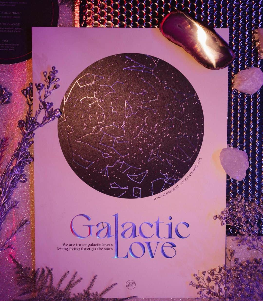 マルコ・チェッキナートさんのインスタグラム写真 - (マルコ・チェッキナートInstagram)「11.11.2023 Galactic Love 🪐 Per un anno abbiamo sognato di questo giorno, siamo partiti dal deserto dell’Oman e siamo arrivati sulla Luna.. è stato un viaggio davvero incredibile.   Per realizzare questo capolavoro di serata abbiamo avuto la fortuna di avere al nostro fianco un team spettacolare. Un grazie speciale va a tutti voi.  Grazie a Lucia e a tutte le ragazze @ilamalu siete state stupende ed insostituibili, con la vostra creatività e passione ci avete davvero fatto sognare. Grazie Simo @lovebanqueting , perché ci siamo capiti subito e le tue creazioni spaziali se le ricorderanno tutti. Grazie Teo @situeventi per tutti gli effetti incredibili della serata.  Grazie @lennypellico per i tuoi trip pazzeschi, sembrava davvero di camminare sulla Luna.. e grazie a tutti gli altri che hanno aiutato a regalarci questo sogno. Ognuno di voi ha un posto speciale nei nostri cuori.   Ci siamo divertiti, abbiamo ballato come matti ed è stato tutto così perfetto e curato nei minimi dettagli che quasi quasi .. we’ll do it again! 😜  We are inner galactic lovers, loving flying through the stars.💫」11月18日 4時31分 - ceck1