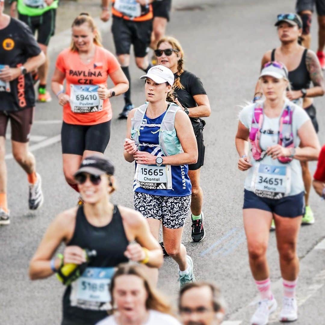 アボットジャパンのインスタグラム：「“My name is Chantal Catherine, and I work for Abbott as a Therapy Specialist for our Structural Heart products, which help strengthen hearts and improve quality of life in people from preemies to seniors.   I’m a keen runner, and have previously completed a few marathons, but never an Abbott World Marathon Major, until this year’s @berlinmarathon. I have always wanted to complete one of the @wmmajors, and feel so privileged to finally have had the chance. The fact that I got to run in support of our Little Heroes program with @chainofhopeuk made it even more special.  Our Little Heroes program supports children with congenital heart defects around the world, specifically in countries where access to the care these children need is limited. We provide life-changing technology and support to these children, and it’s endlessly inspiring. This program wants to give these children a chance to grow up, reach their full potential, and live their fullest lives – and that’s something I wanted to run for.   My experience in Berlin was life-changing, and I hope that in raising money for and running in honor of these Little Heroes, I’ve changed their lives too.   That’s my ‘why’, what’s yours?”」