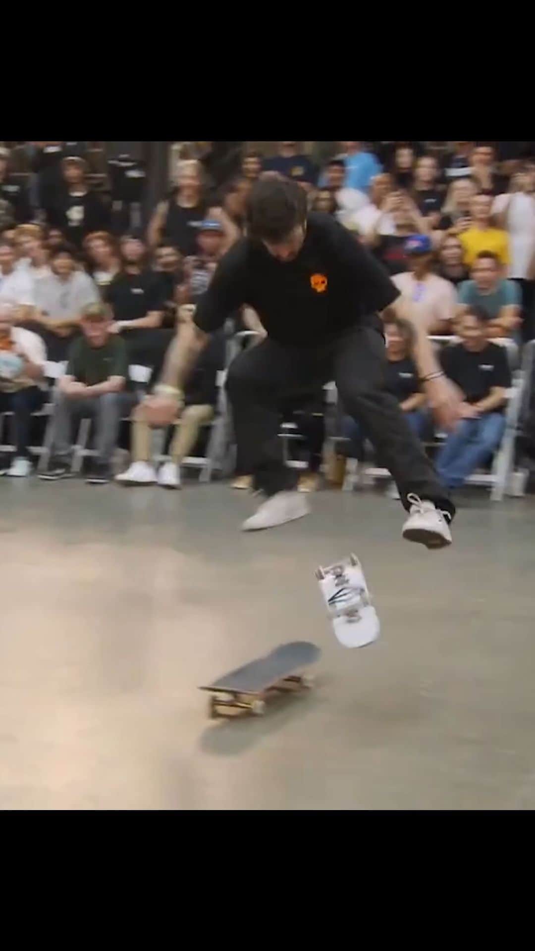 The Berricsのインスタグラム：「Easily one of the best moments from Finals Night… @chriscobracole snapping his board in the middle of his game against @tylerpeters0n and having to skate the micro mini board instead!!   Hit the link to watch the battle for 3rd place match between @chriscobracole & @tylerpeters0n in BATB 13 Finals Night now playing on TheBerrics.com #skateboardingisfun #berrics #batb13」