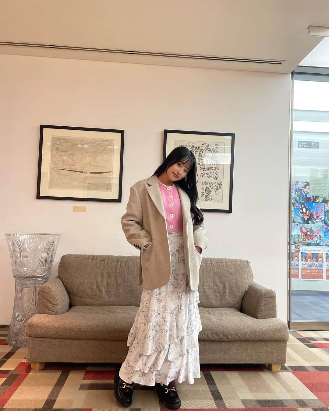 国本梨紗さんのインスタグラム写真 - (国本梨紗Instagram)「水谷さんの覇気に負けないように頑張っております…🏓  ジャケット、カーディガン、カットソー @cocodeal_official  スカート @lilliancarat_official」11月18日 4時48分 - risa__kunimoto
