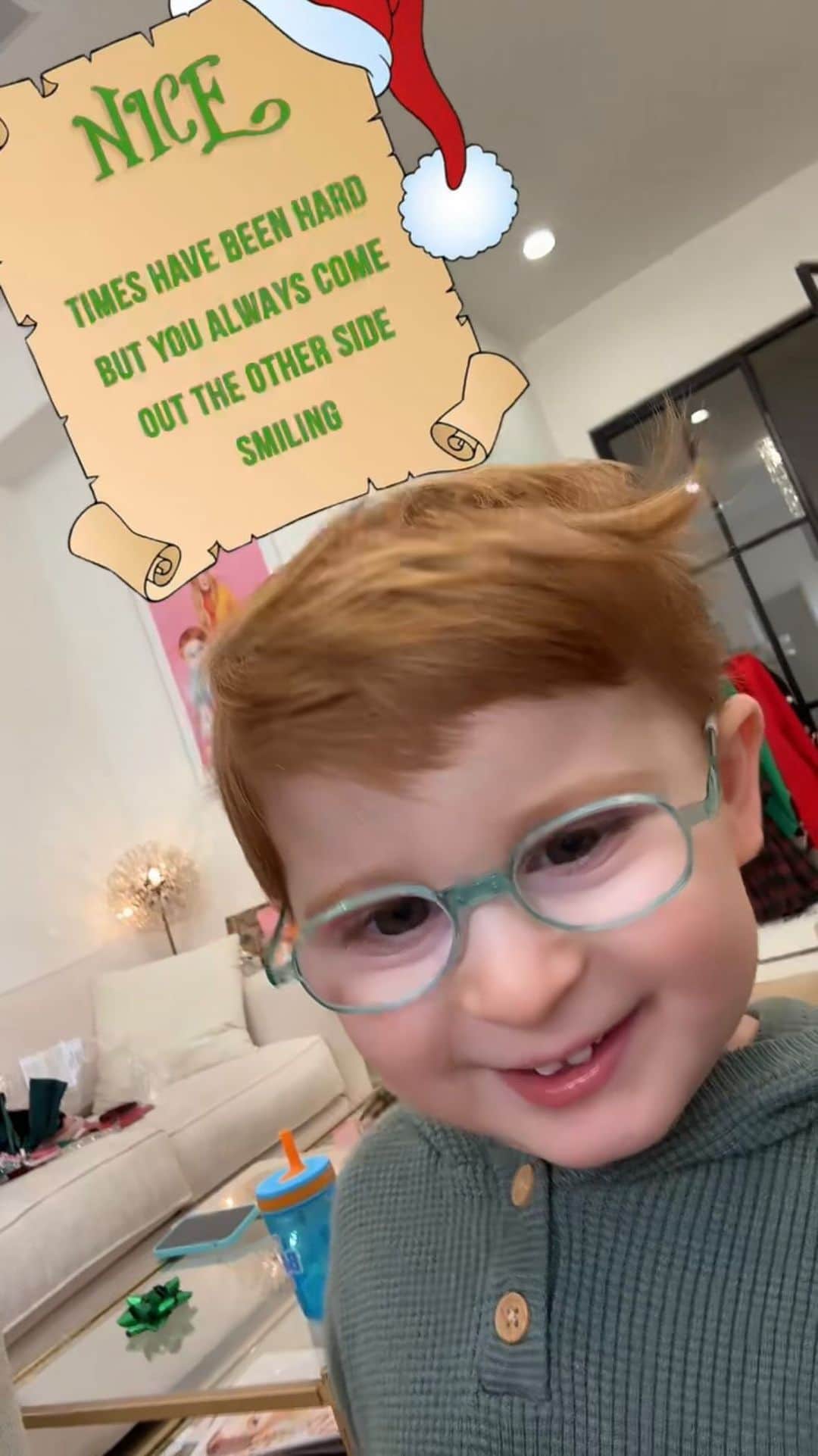 メーガン・トレイナーのインスタグラム：「Rileys bed head is too cute. We are SO excited that this song is finally OUT NOW @jimmyfallon #wrapmeup #jimmyfallon #christmasmusic 🎁🎄❤️」