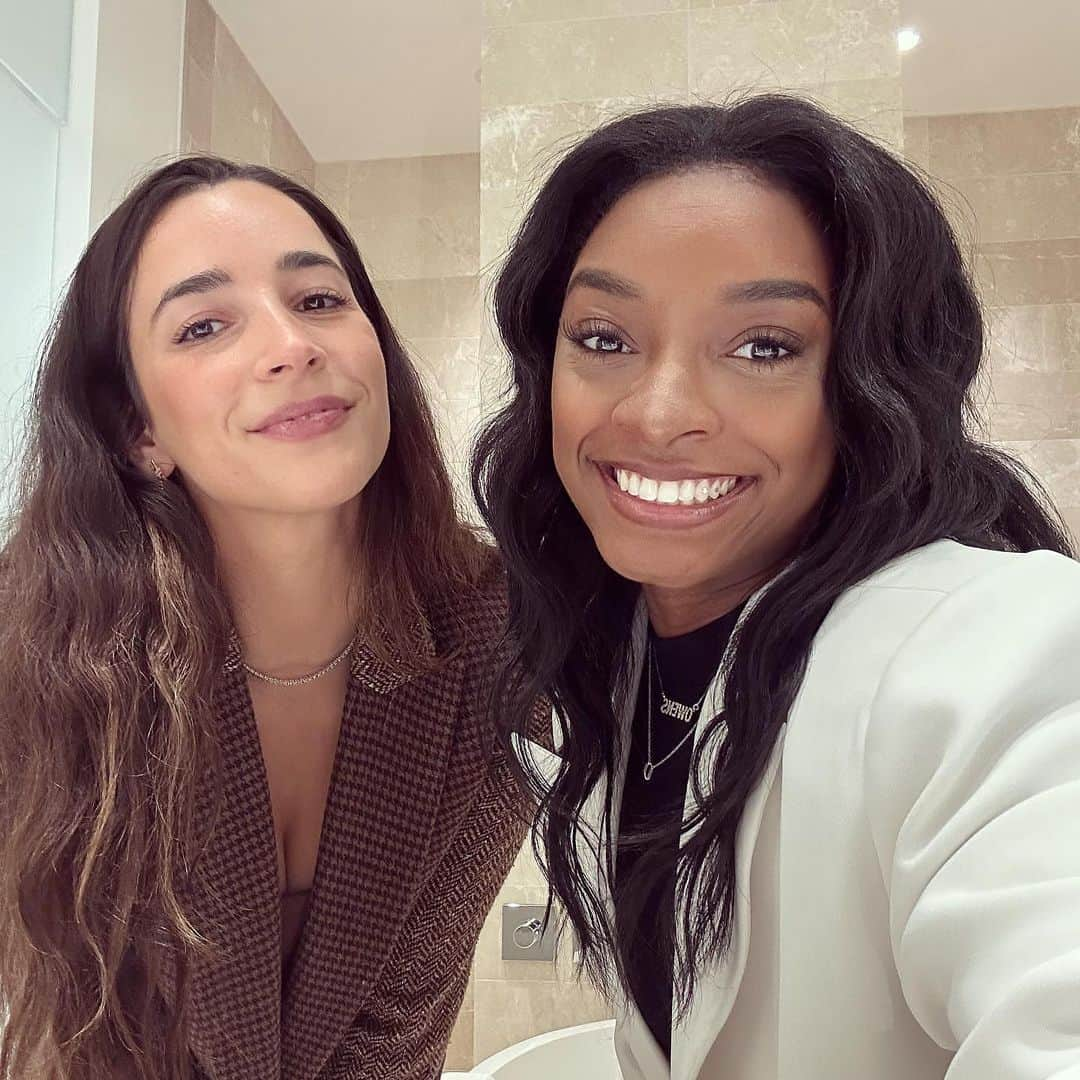 アリー・レイズマンさんのインスタグラム写真 - (アリー・レイズマンInstagram)「@simonebiles 💋」11月18日 4時54分 - alyraisman