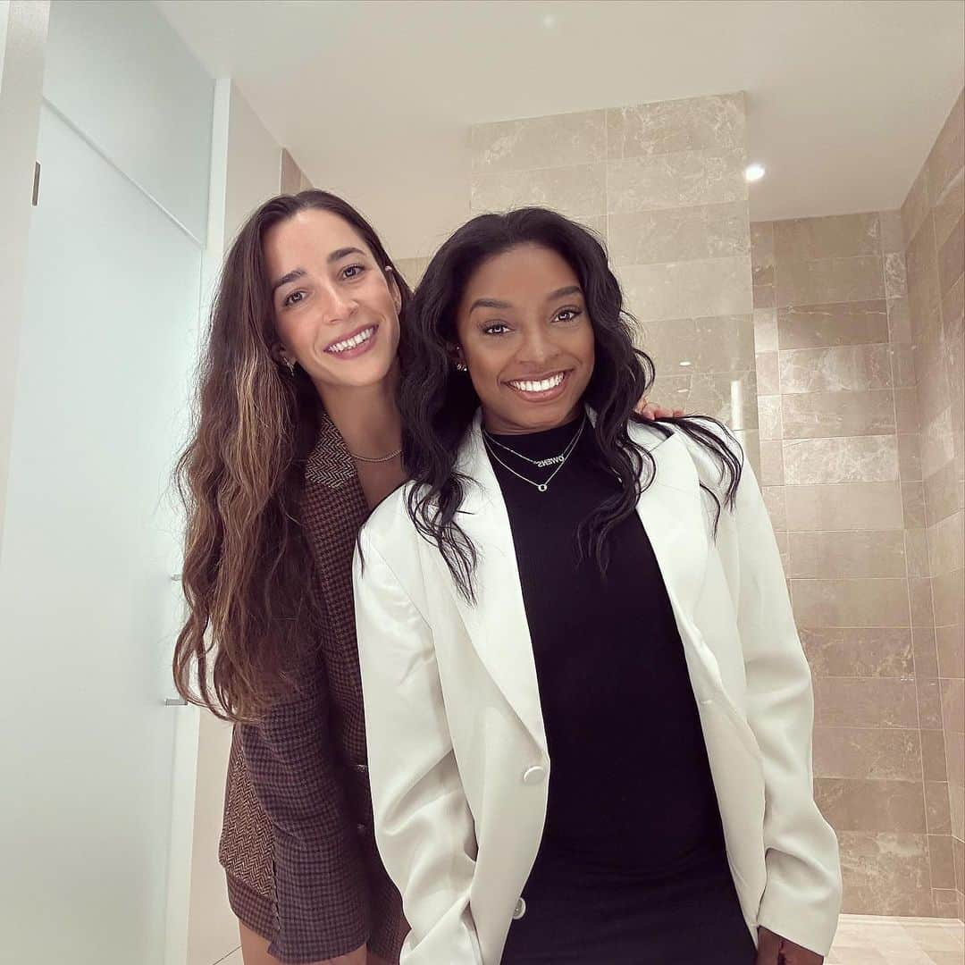 アリー・レイズマンさんのインスタグラム写真 - (アリー・レイズマンInstagram)「@simonebiles 💋」11月18日 4時54分 - alyraisman