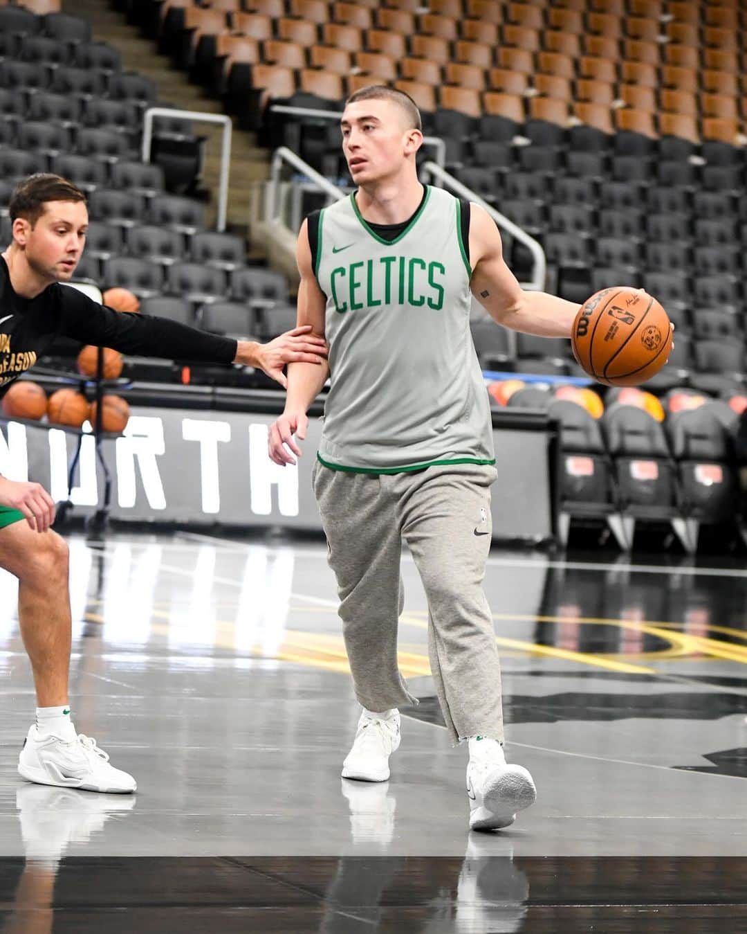 ボストン・セルティックスさんのインスタグラム写真 - (ボストン・セルティックスInstagram)「swipe for shootaround (and some JT side eye 😂)」11月18日 4時56分 - celtics