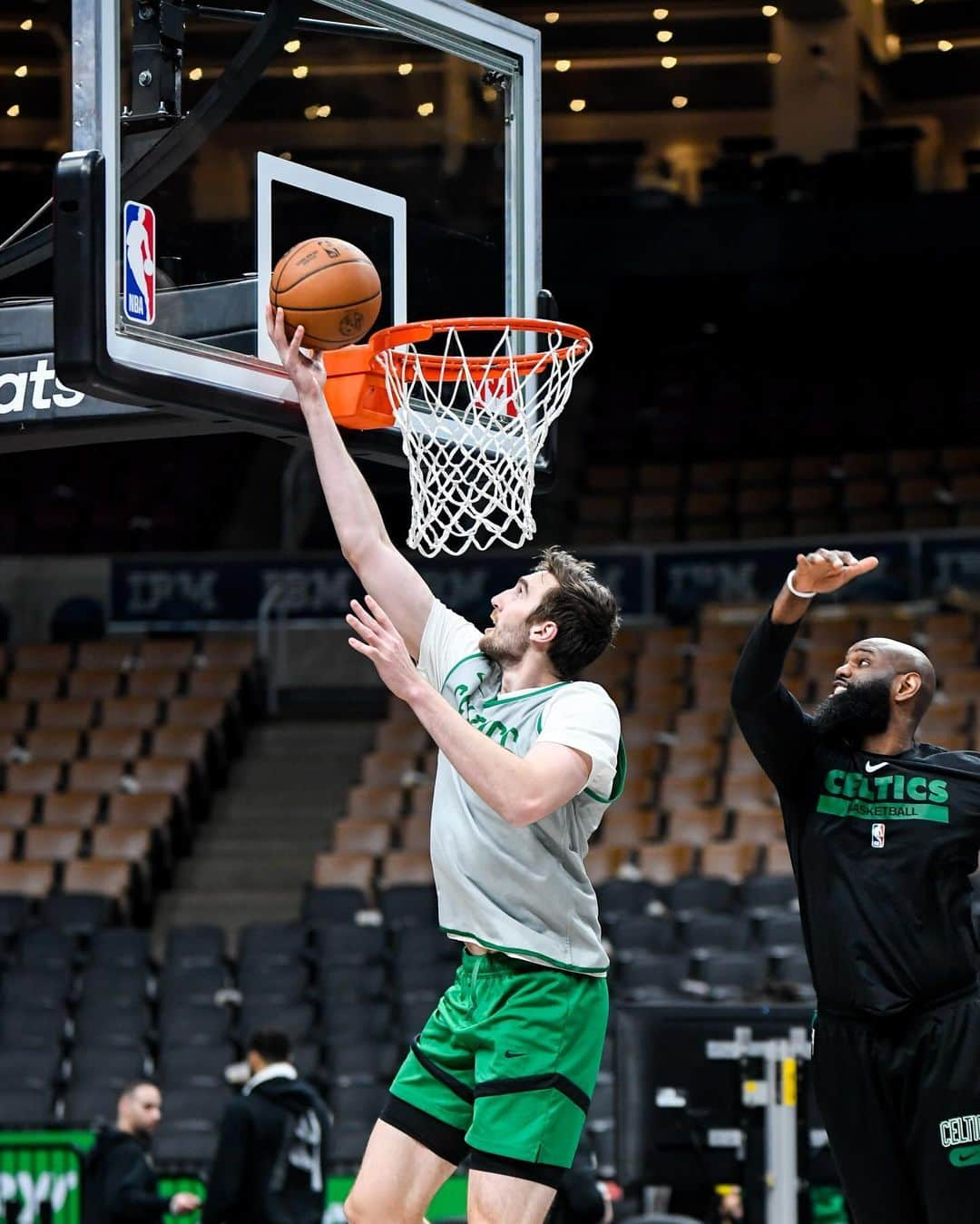 ボストン・セルティックスさんのインスタグラム写真 - (ボストン・セルティックスInstagram)「swipe for shootaround (and some JT side eye 😂)」11月18日 4時56分 - celtics