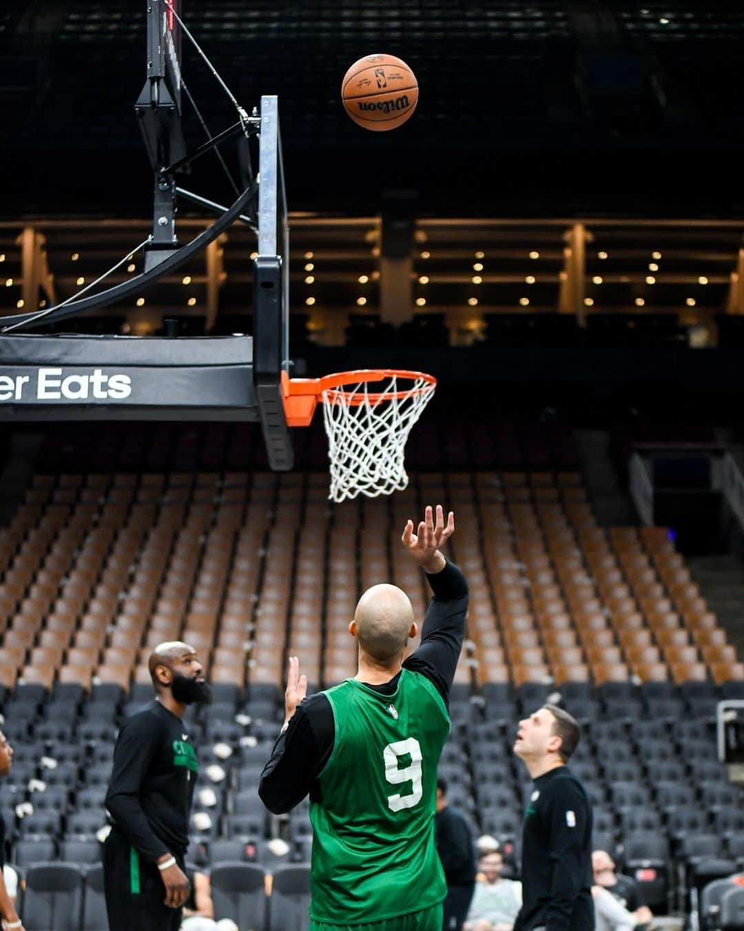 ボストン・セルティックスさんのインスタグラム写真 - (ボストン・セルティックスInstagram)「swipe for shootaround (and some JT side eye 😂)」11月18日 4時56分 - celtics