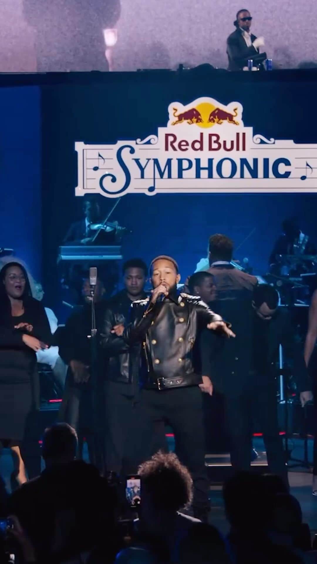 レッドブルのインスタグラム：「Symphonic Boomin 🎻   Young Metro x Red Bull Symphonic full show out now on youtube.com/metroboomin  🎶: @metroboomin & @johnlegend   #redbull #givesyouwiiings #redbullsymphonic #music #orchestra」