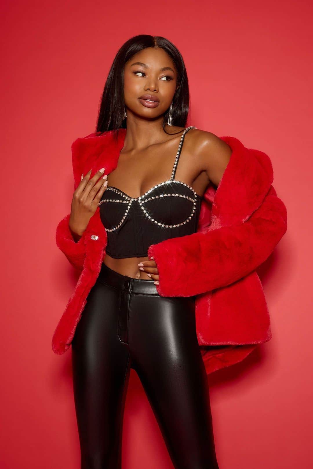 FOREVER 21のインスタグラム：「now trending: pop of red ❤️‍🔥🍒」