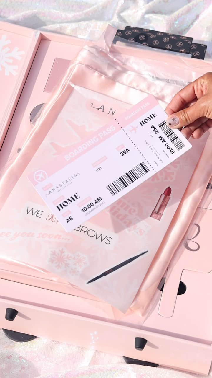 Anastasia Beverly Hillsのインスタグラム：「We’re heading home for the holidays!! 🥰 For JUST $119, this limited-edition set includes:  💝Glam To Go Mini Eyeshadow Palette 💝Full-sized Brow Freeze and Brow Freeze Applicator 💝Full-sized Clear Brow Gel 💝Full-sized #ABHLashSculpt Mascara 💝Matte and Satin Lipsticks in Blush Brown and Sun Baked 💝Full-sized Lip Liners in Mocha and Hazelnut 💝Full-sized Lip Glosses in Pink Ginger and Deep Taupe 💝Makeup Bag 💝Handheld mirror  Tap the link in bio to shop before it’s gone!!  📸: @mquiallageitup (she/her)  #AnastasiaBeverlyHills」