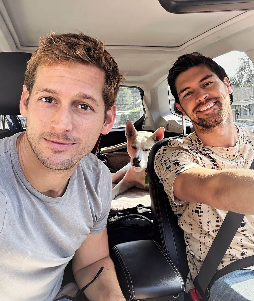 マックス・エマーソンさんのインスタグラム写真 - (マックス・エマーソンInstagram)「#ROADTRIP! #WhereInTheWorld are we headed? Correct guess wins some #sharkbait 🦈」11月18日 5時16分 - maxisms