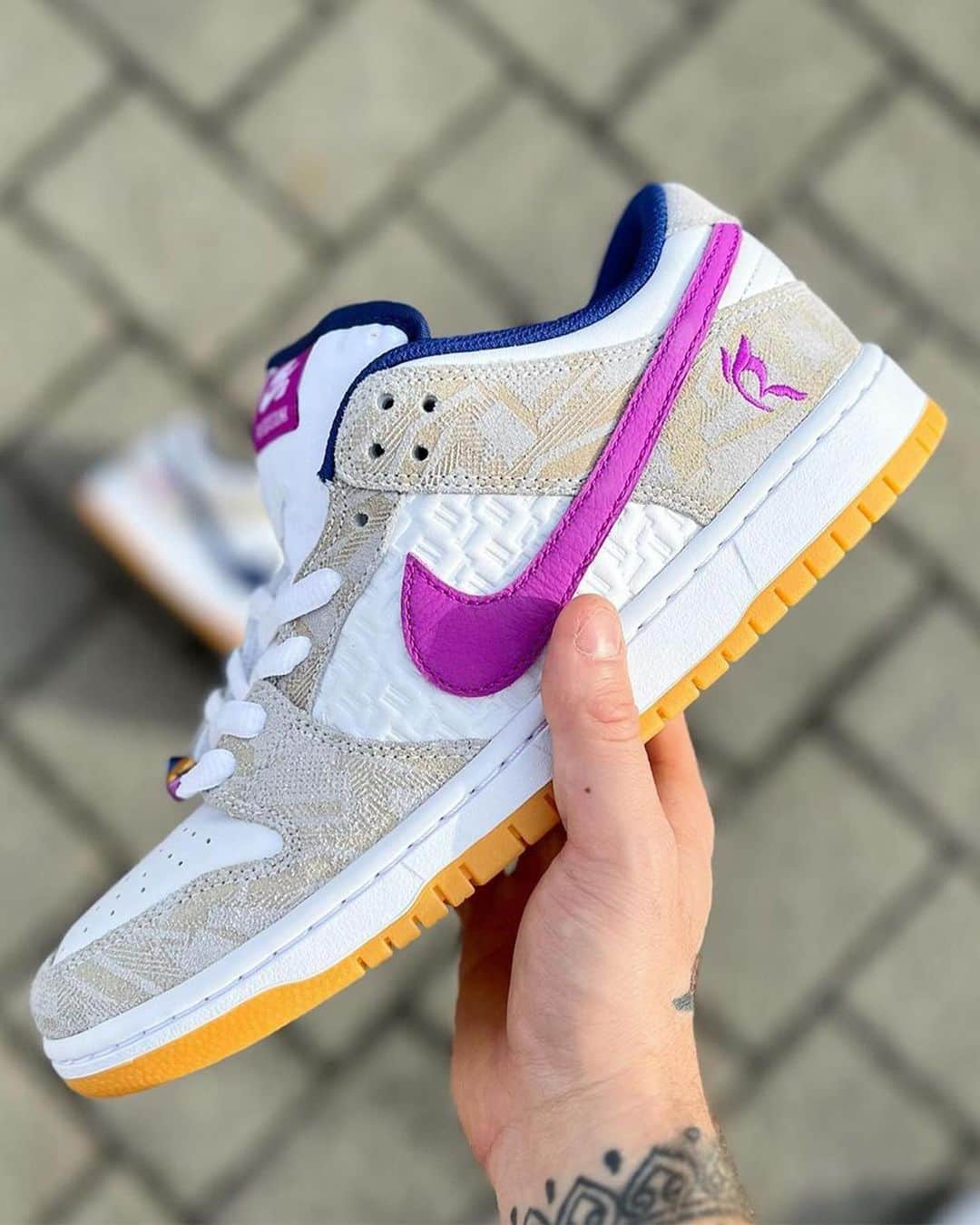 Nice Kicksさんのインスタグラム写真 - (Nice KicksInstagram)「Rayssa Leal’s upcoming Nike SB Dunk Low is set to drop in 2024. Who’s copping? 👀🍬  📸: @shane_fk」11月18日 5時08分 - nicekicks