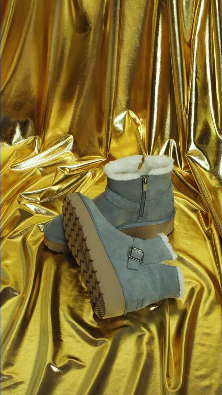 クーラブラのインスタグラム：「Discount alert 🚨 the Cyber Sale just dropped and we're *here for it*   Snag those Koolaburra pieces you've been eyeing up to 25% off retail.  #koolaburra #cybersale」