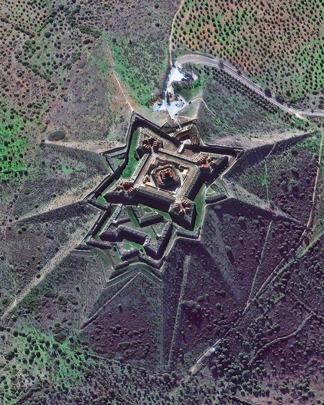 Daily Overviewのインスタグラム：「The Nossa Senhora da Graça Fort is an eighteenth century fort in the village of Alcáçova, Portugal. Its prominent position atop Monte da Graça (Hill of Grace) made it an important stronghold during the Seven Years’ War, War of the Oranges and the Peninsular War. The fort is part of the Garrison Border Town of Elvas and its Fortifications, a UNESCO World Heritage Site.  Created by @dailyoverview  Source imagery: @maxartechnologies」