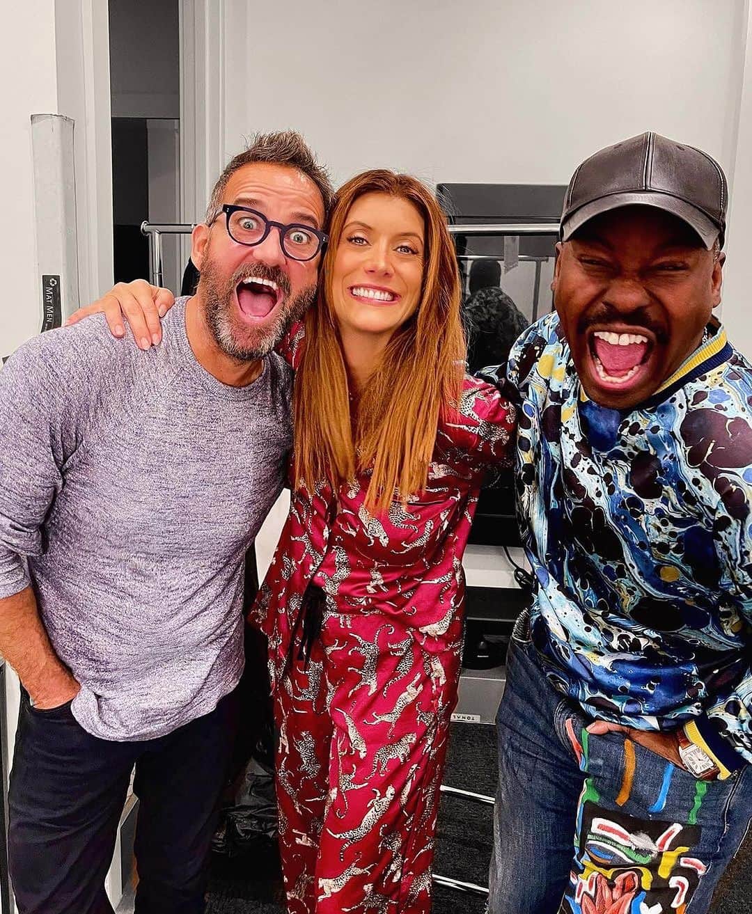 ケイト・ウォルシュのインスタグラム：「💖💖💖• @sergiowastaken Surprise! The band got back together yesterday and it was a glorious, glorious day!!! 🥰 #katewalsh #secretproject #hair #makeup #stylist   Glam @tedgibson Hair @kevinmichaelericson Stylist  @sergiowastaken Makeup」