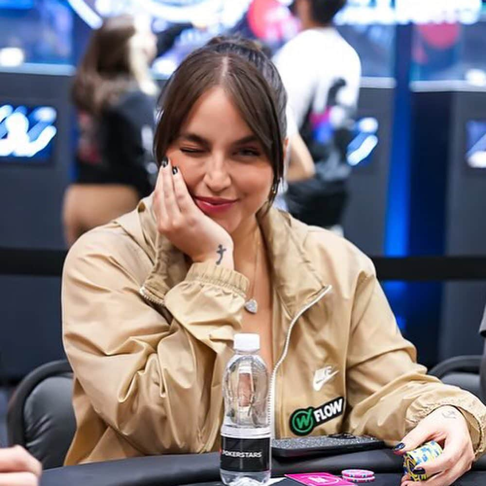 Bruna Unzuetaさんのインスタグラム写真 - (Bruna UnzuetaInstagram)「E a jogadora de poker ataca novamente ✌🏼🥰」11月18日 5時20分 - boounzueta