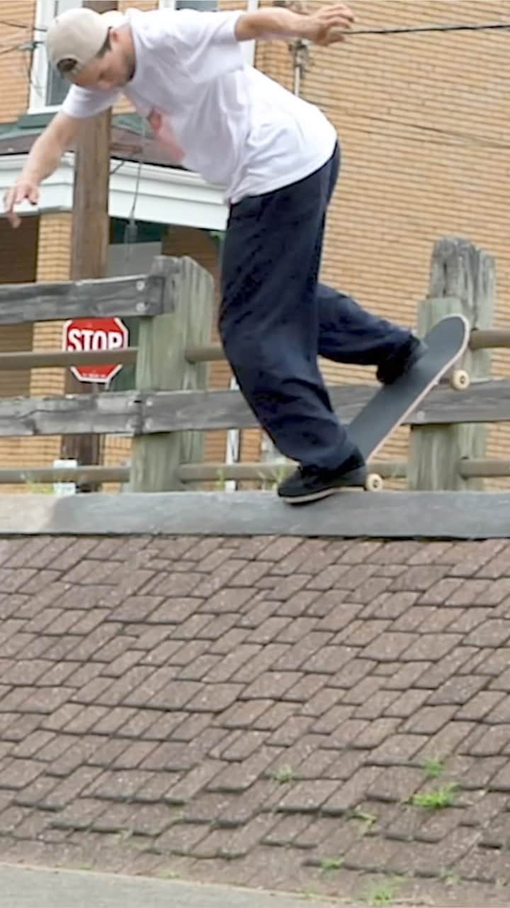 ラカイリミテッドフットウェアのインスタグラム：「@james_capps BSNBS on some Pittsburgh crust 🧱  As seen in BUBBLE 🫧🫧🫧 📹 @pabstbluerobin and Canaan Hernandez #Lakai」