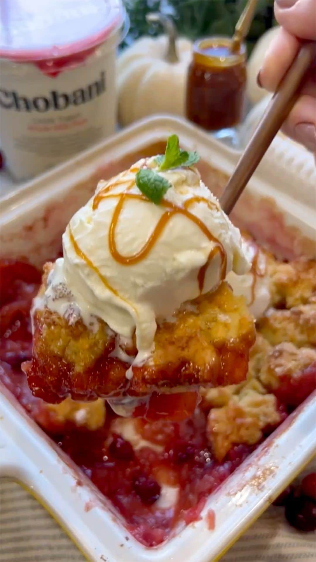 Chobaniのインスタグラム：「Serve Apple-Cranberry Cobbler with Vanilla Ice Cream and Salted Caramel for Thanksgiving dessert. The filling is perfectly sweet and slightly tart, and the @Chobani Greek Yogurt biscuit is moist on the inside and crunchy on the outside. The vanilla ice cream and salted caramel marry all the flavors into what I’d call “the perfect bite.”   🍎 Ingredients 🍎  For the Apple-Cranberry Filling:  • 3 Honeycrisp apples  • 2 tbsp butter  • 1/4 cup sugar  • 1/4 cup brown sugar • 1 tbsp flour • 1 tsp vanilla bean paste (or extract) • 1/4 tsp salt  • 1 lemon, juiced  • 1/2 tsp cinnamon  • 1 cup cranberries  For the Biscuit: • 1/2 cup @Chobani Whole Milk Greek Yogurt • 1 egg • 1/2 tsp vanilla bean paste (or extract) • 1/4 cup sugar • 1/2 tsp salt  • 1½ cups all-purpose flour (fluff, spoon, level)  • 1 tsp baking powder • 2 tbsp butter, for shredding on top  • 1 tbsp coarse sugar, for sprinkling on top  For serving:  • Vanilla ice cream  • Salted caramel   🥧 Directions 🥧 1. Wash, core, and slice apples. 2. In a pan, melt butter with both sugars, flour, vanilla bean paste, salt, lemon juice, and cinnamon and mix to combine evenly. Add apple slices and cranberries; cook for about 5 minutes until caramelized.  3. In a mixing bowl, combine Greek Yogurt, egg, vanilla bean paste, sugar, and salt and mix until incorporated. Add flour and baking powder and mix until you have a sticky dough while being careful not to overmix. 4. Preheat the oven to 375ºF. Pour the apple-cranberry filling into a 9-inch oven-safe baking dish and spread the biscuit on top in spoon-sized chunks. Top with shreds of butter and sprinkles of sugar. Bake for about 40 minutes, or until the biscuit is golden brown. 5. Let cool and serve with vanilla ice cream and salted caramel.  #applecobbler #applecranberrycobbler #dessertideas #thanksgivingdesserts #recipeoftheday」