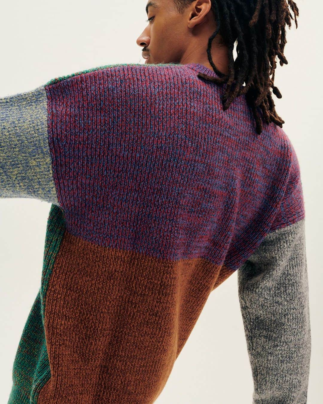 ロンハーマンさんのインスタグラム写真 - (ロンハーマンInstagram)「Made by a system of chance. 🌈 🧶 Innovative Paris-based knitwear brand Waste Yarn Project repurposes leftover yarns to create one-of-a-kind designs. Available at RH Melrose only.」11月18日 5時37分 - ronhermanstore