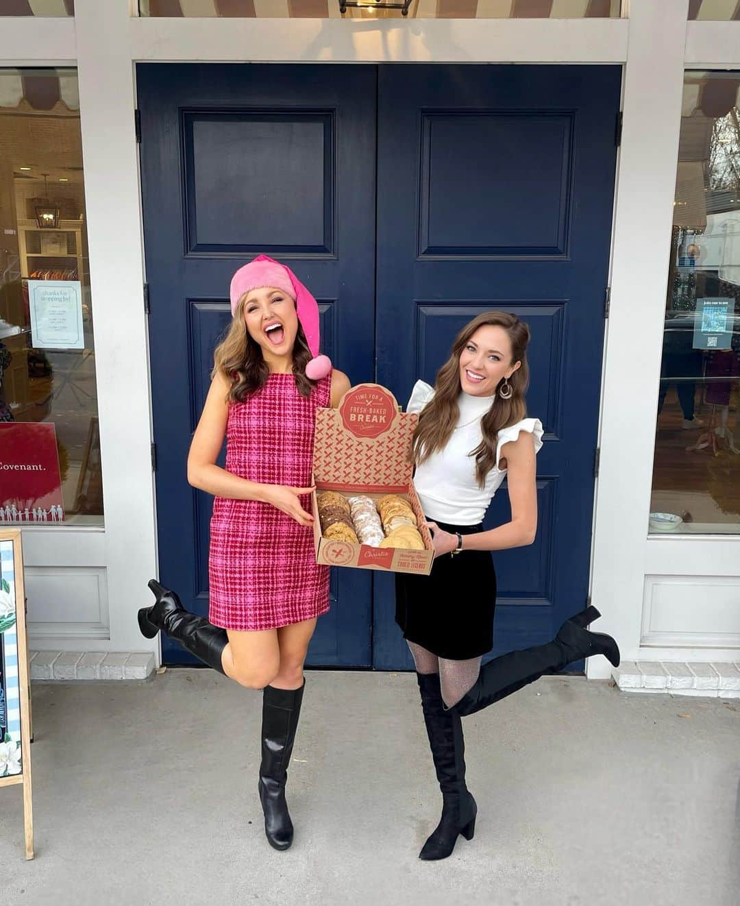 ローラ・オスさんのインスタグラム写真 - (ローラ・オスInstagram)「Thank you @christiecookienashville for hosting @lauraosnes and me for a special “Hale’s Kitchen” Christmas collaboration! We cannot wait for everyone to get a taste of what we have been baking for our show at @draperjames on December 5th! We will also be debuting a brand new song! Have you grabbed your tickets yet?! Hurry before they sellout!! Link in bio! 👆🎄🎶💕  Sending a special shoutout to our show sponsors: @amymyersmd and @truistwealthseg  #haleskitchen #carolsformonroecarelljr  • • • • • #draperjames #lauraosnes #adashofchristmas #christiecookieco #christiecookieconashville #americanidol #rachelhalemusic #rachelhale #nashvillemusicscene #ootd #paleo #gac #hallmark #12thsouth」11月18日 5時44分 - lauraosnes