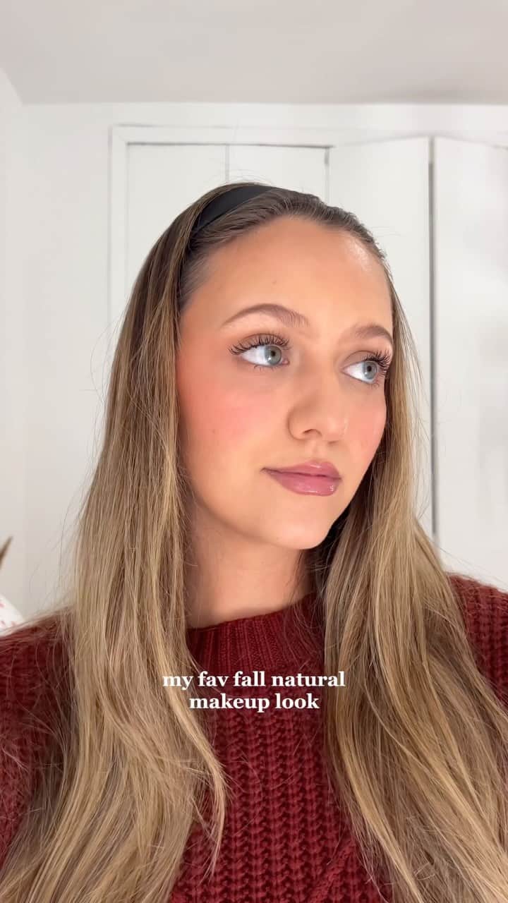 Mineral Airのインスタグラム：「We teamed up with our besties @mediliftbeauty + @chasemarieee for this simple but ✨ glowing ✨ fall look. We’re obsessed with how supple Medi Lift’s Needle Lift Wrinkle Smooth Base makes skin before applying makeup (bye bye, fine lines, wrinkles & pores 🙅‍♀️). It’s a match made in heaven with our light-as-a-feather AirMist foundation, blush & bronzer. 🤎」
