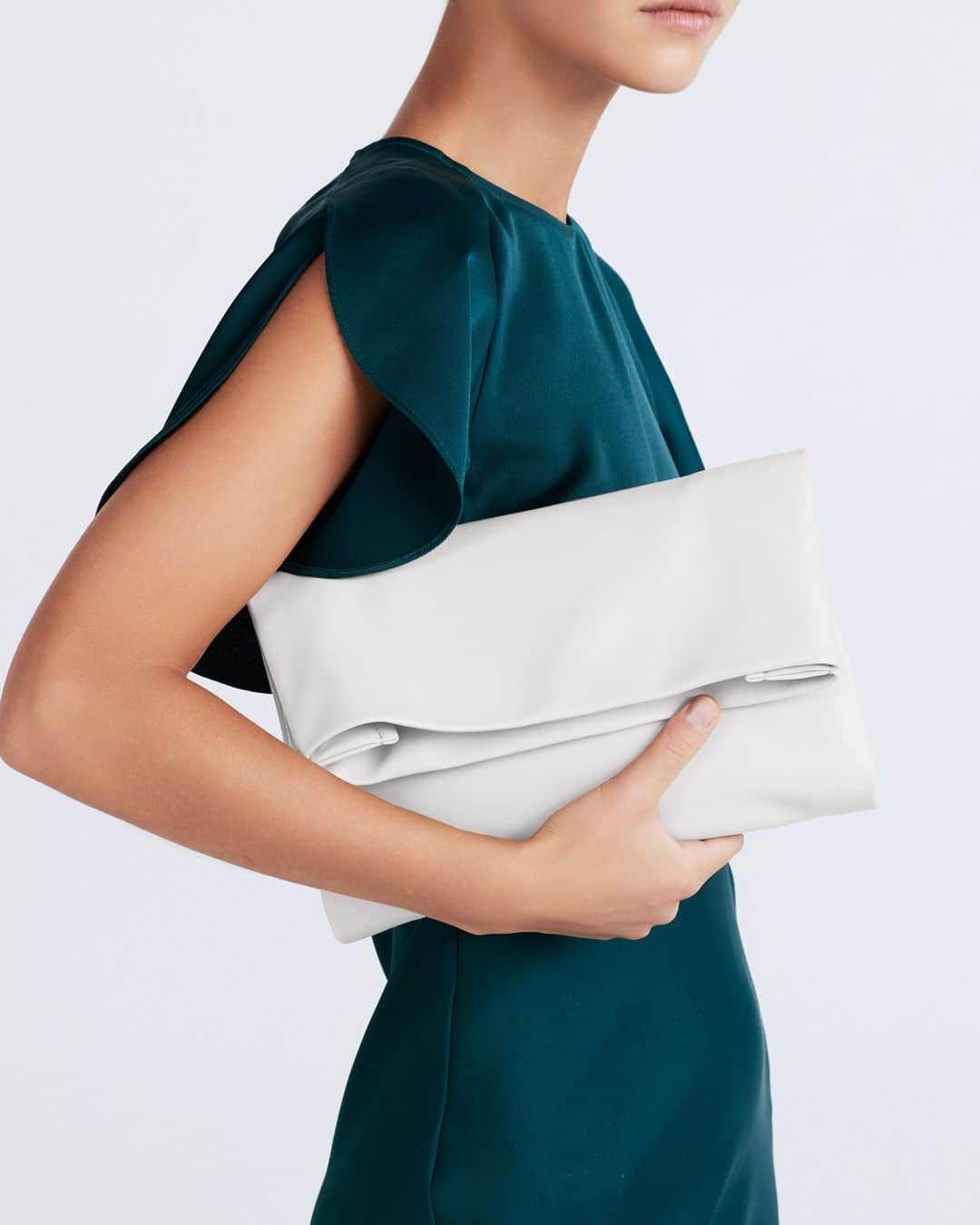 デレクラムのインスタグラム：「Introducing #dereklam10crosby handbags - designed to fit into your day-to-day life. Tap to shop.」