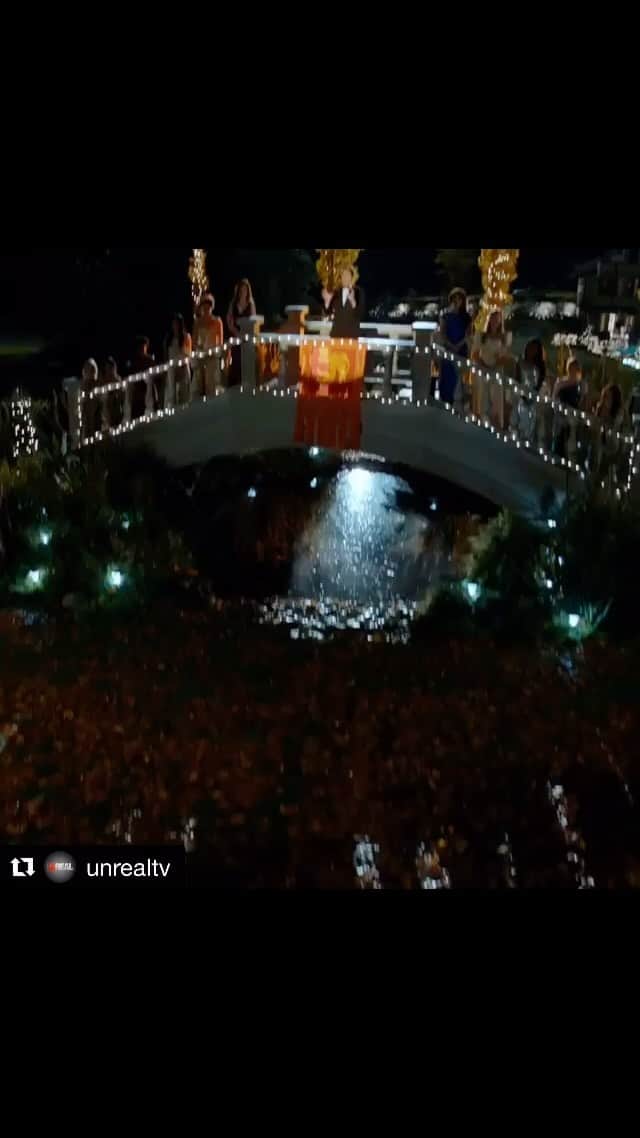コンスタンス・ジマーのインスタグラム：「5 years ago we aired our Final season of @unrealtv! #fbf #bachelor #bachlorette #loveisland」