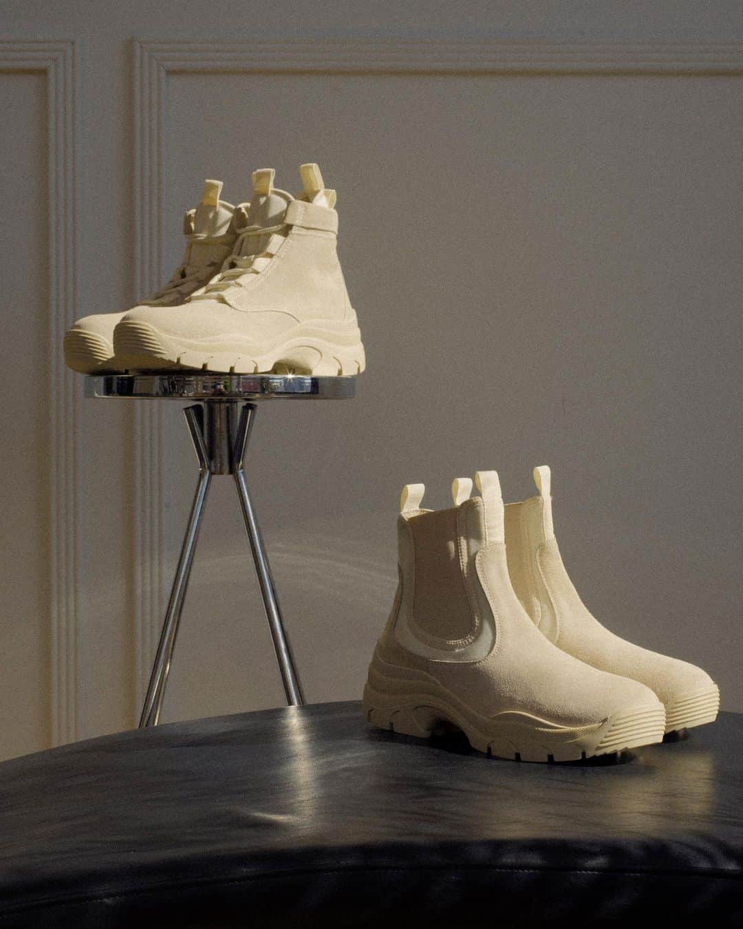 ジョン エリオットのインスタグラム：「Flash Sale 🚨 Italian-Made Boots. For a limited time, take 50% Off. Link in stories and bio.」