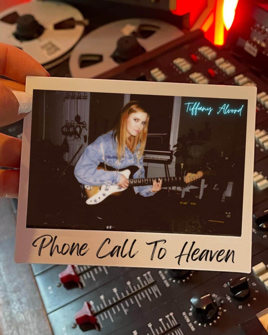 ティファニー・アルボードさんのインスタグラム写真 - (ティファニー・アルボードInstagram)「🎉 It’s been one week since my baby “Phone Call to Heaven” has been out! 🎶 Thank you for the love and support!! 🫶❤️ // Link in Bl0 to listen // #PhoneCallToHeaven   💭 I have been so speechless by the sweet messages & response to my album (swipe to read). 🥹It makes my heart swell knowing all this pain and sadness I’ve experienced has been transformed into something bigger… Where maybe just maybe some of these songs give hope or healing to the loneliness that comes with loss; that those who grieve have some “thing” that might resonate to the core of the confusion, to make you feel a little less alone. Thank you! 🥹  Also we made it onto a @spotify playlist with “If I could”!! 🙈🥹 And thank you to everyone adding songs to your own personal playlists and sharing as it truly means the world!」11月18日 6時02分 - tiffanyalvord