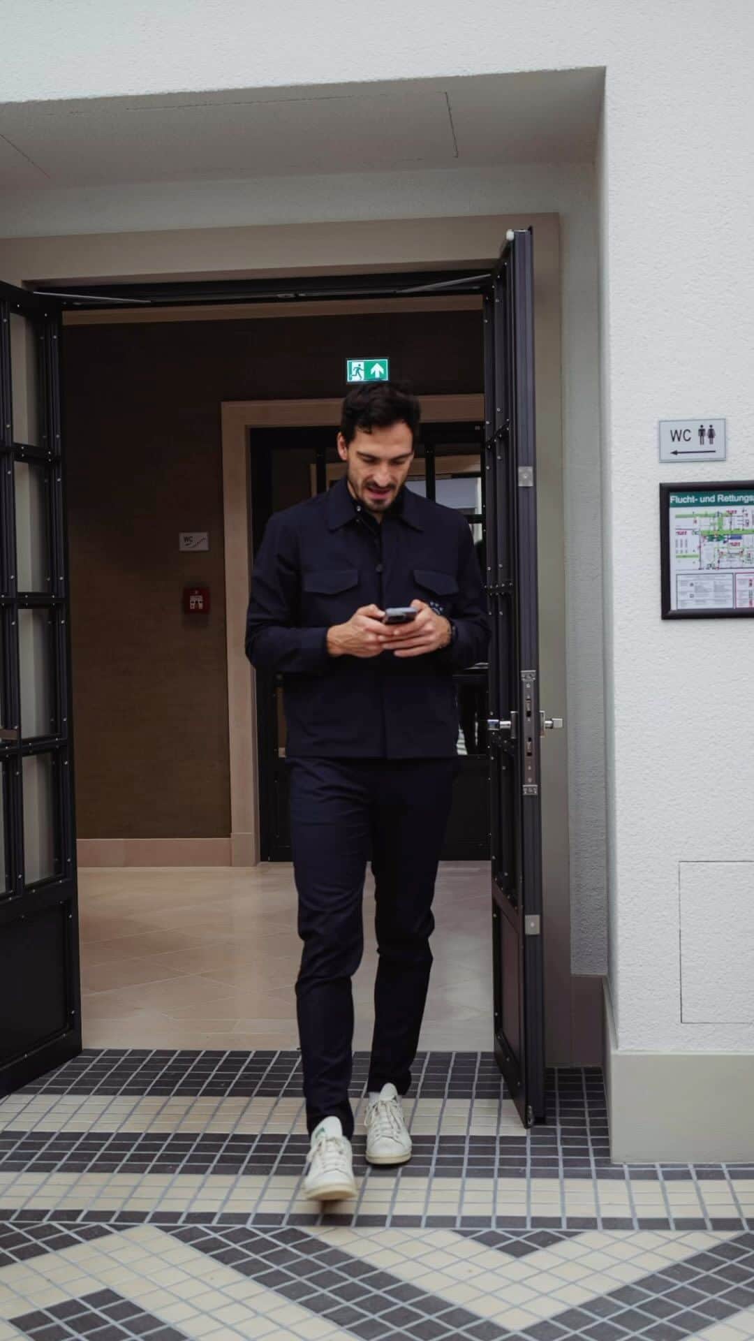 マッツ・フメルスのインスタグラム：「Für sein Land zu spielen 🙌🏻 🇩🇪  Danke @philippreinhard , alleine kriegt man das in meinem Alter nicht mehr hin 👀」