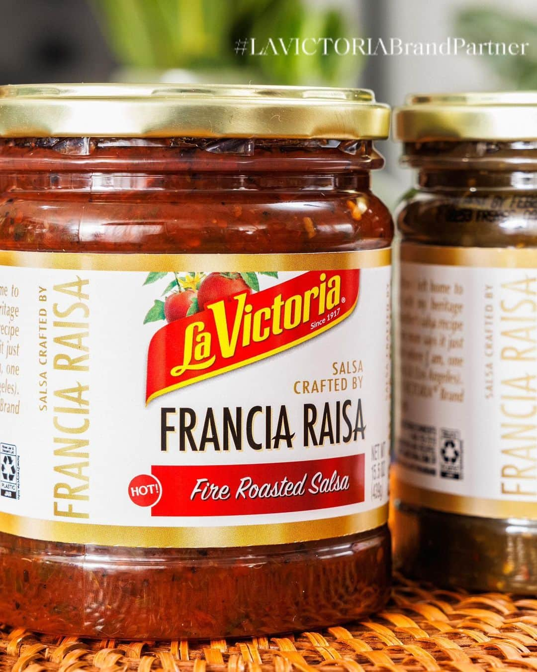 フランシア・ライサさんのインスタグラム写真 - (フランシア・ライサInstagram)「#LAVICTORIABrandPartner My salsa is finally back!! You can order now! The link is live and in my bio!   For everyone that pre-ordered, Thank you all so much for your patience!! Your salsas should be delivered soon or they’re already at your door :) But now it’s open for everyone to order.   I want to know your HONEST opinion so PLS leave a review on Amazon☺️ with your support maybe limited supply can turn into unlimited!!  #LAVICTORIAxFranciaRaisa  #nobeefjustsalsa」11月18日 6時26分 - franciaraisa