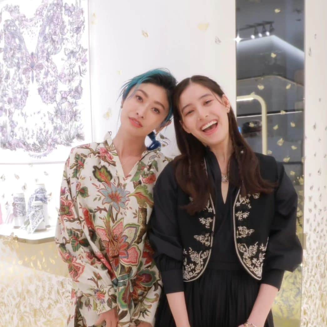 山田優さんのインスタグラム写真 - (山田優Instagram)「可愛い子ちゃんにも会えた♡  @yuuuuukko_   @dior で♡」11月18日 6時29分 - yu_yamada_